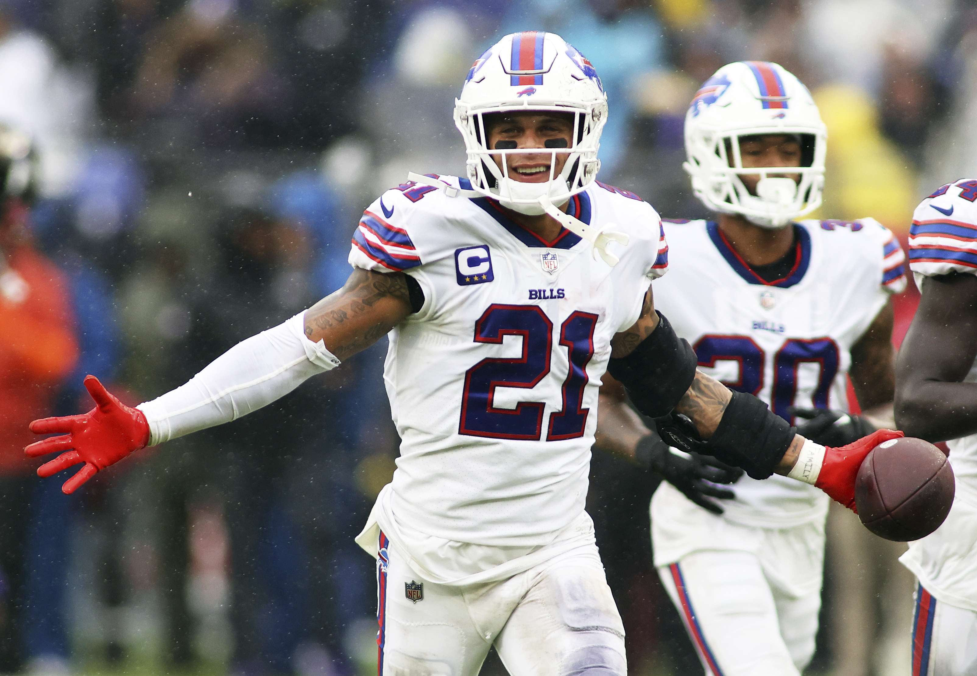 Poyer's trip to next Bills game shorter after drive to KC