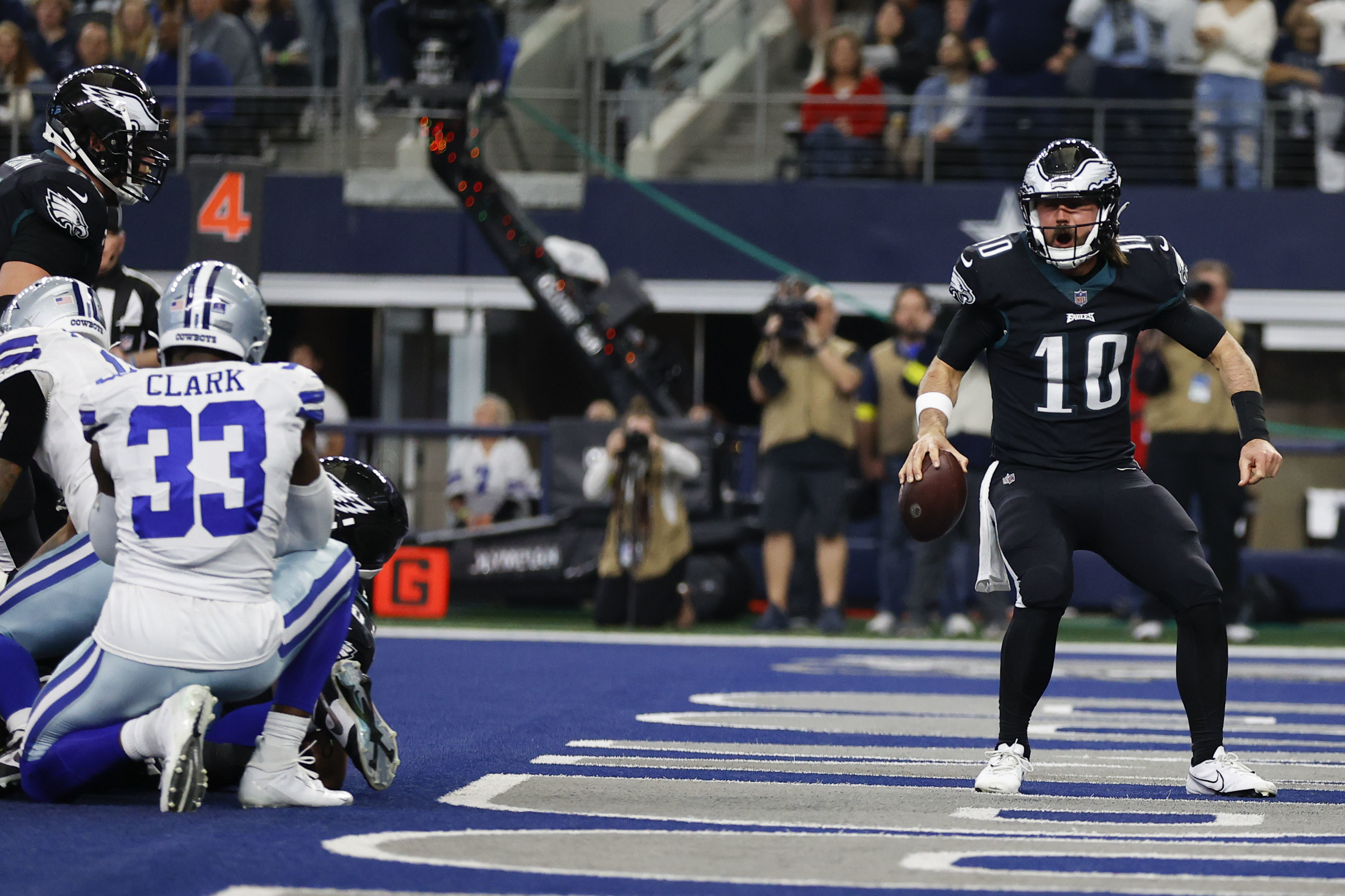 Eagles vs. Cowboys final score, results: Dallas stays alive in NFC East as  late turnovers doom Philadelphia