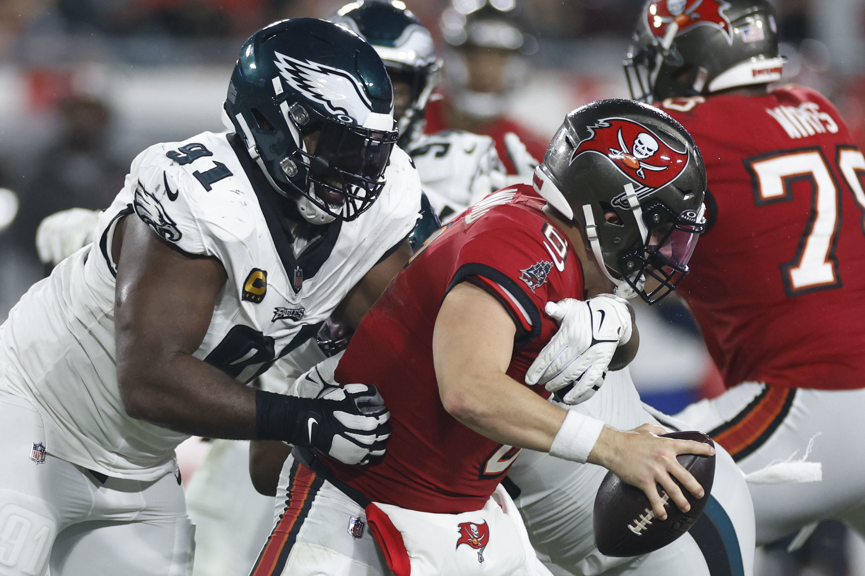 Eagles move to 3-0 as Jalen Hurts and the defense wear down the Bucs in a  25-11 win