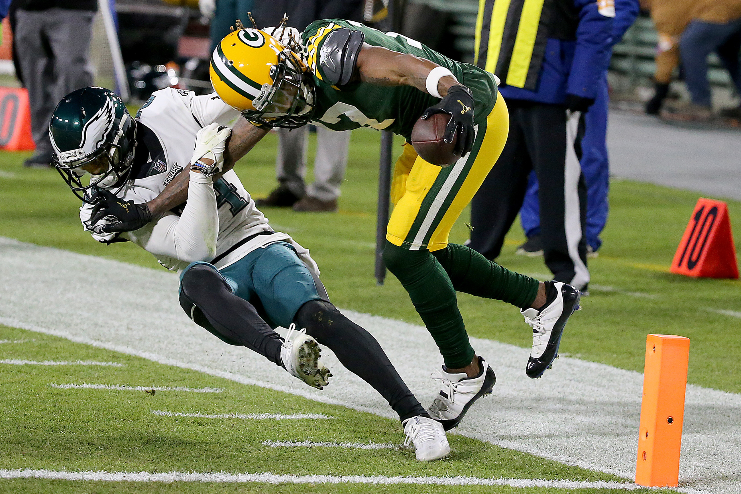 Davante Adams Plucks the Eagles Playoff Hopes