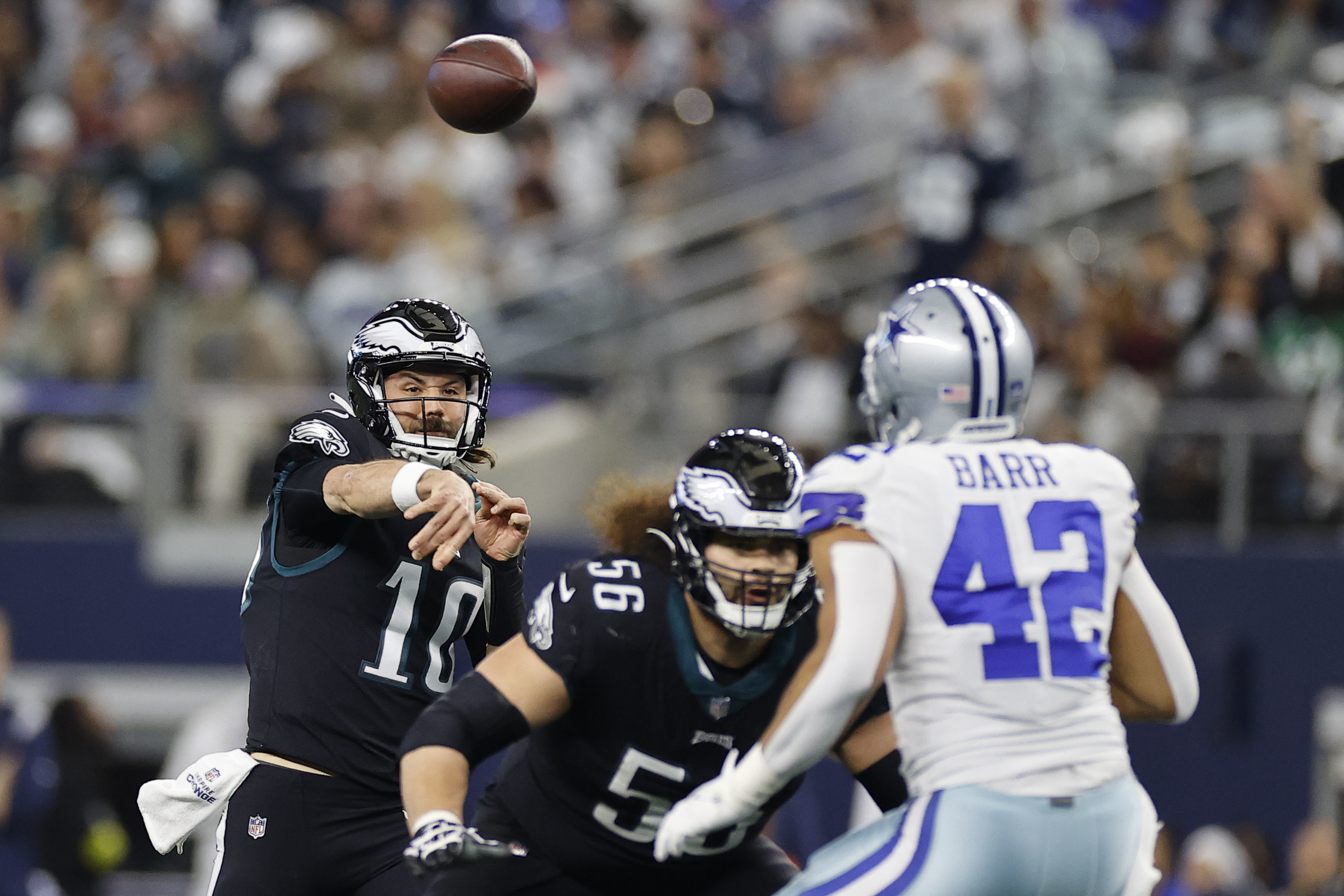 Eagles top lifeless Cowboys, seize control of NFC East