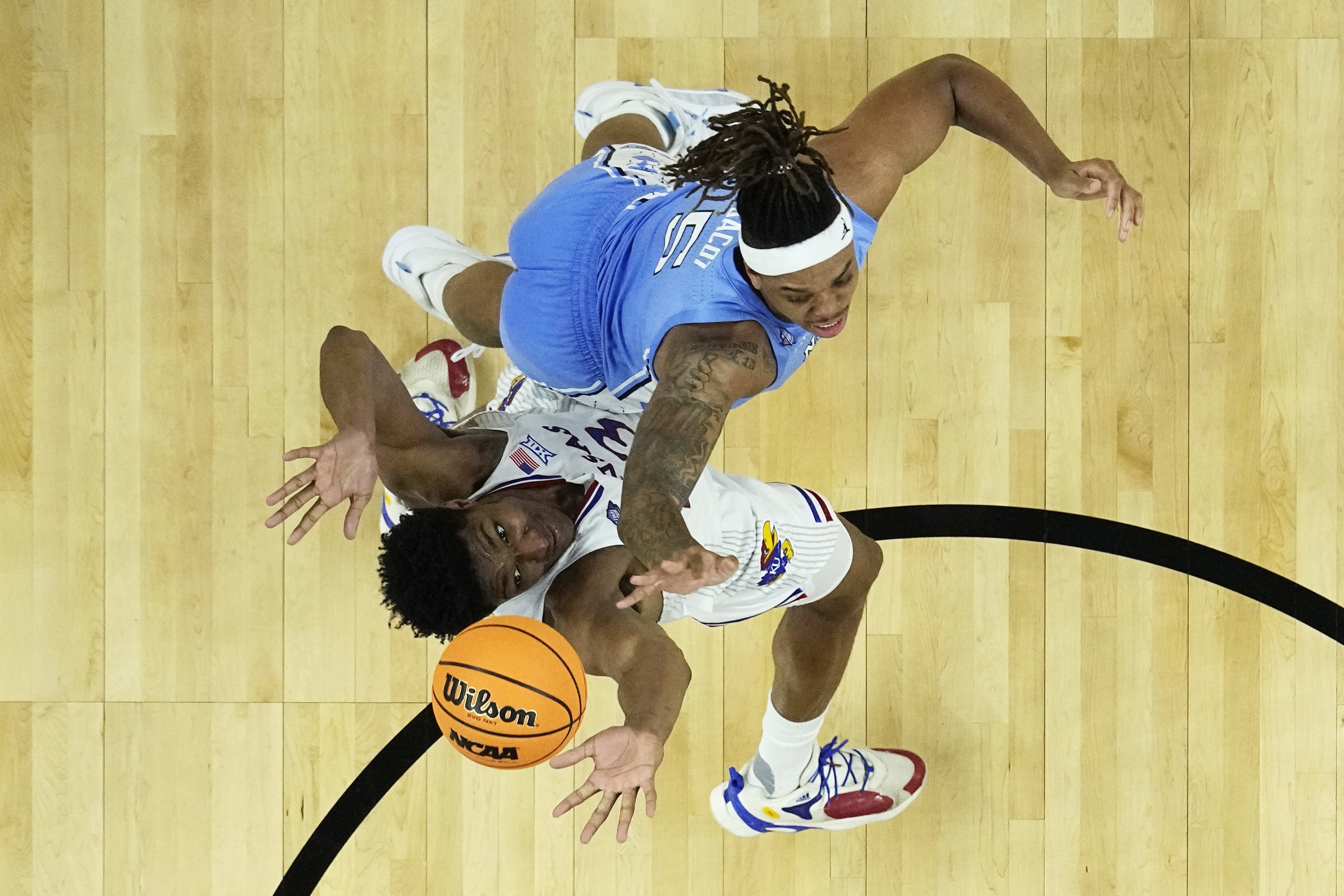 David McCormack scores 25 to send Kansas to national championship