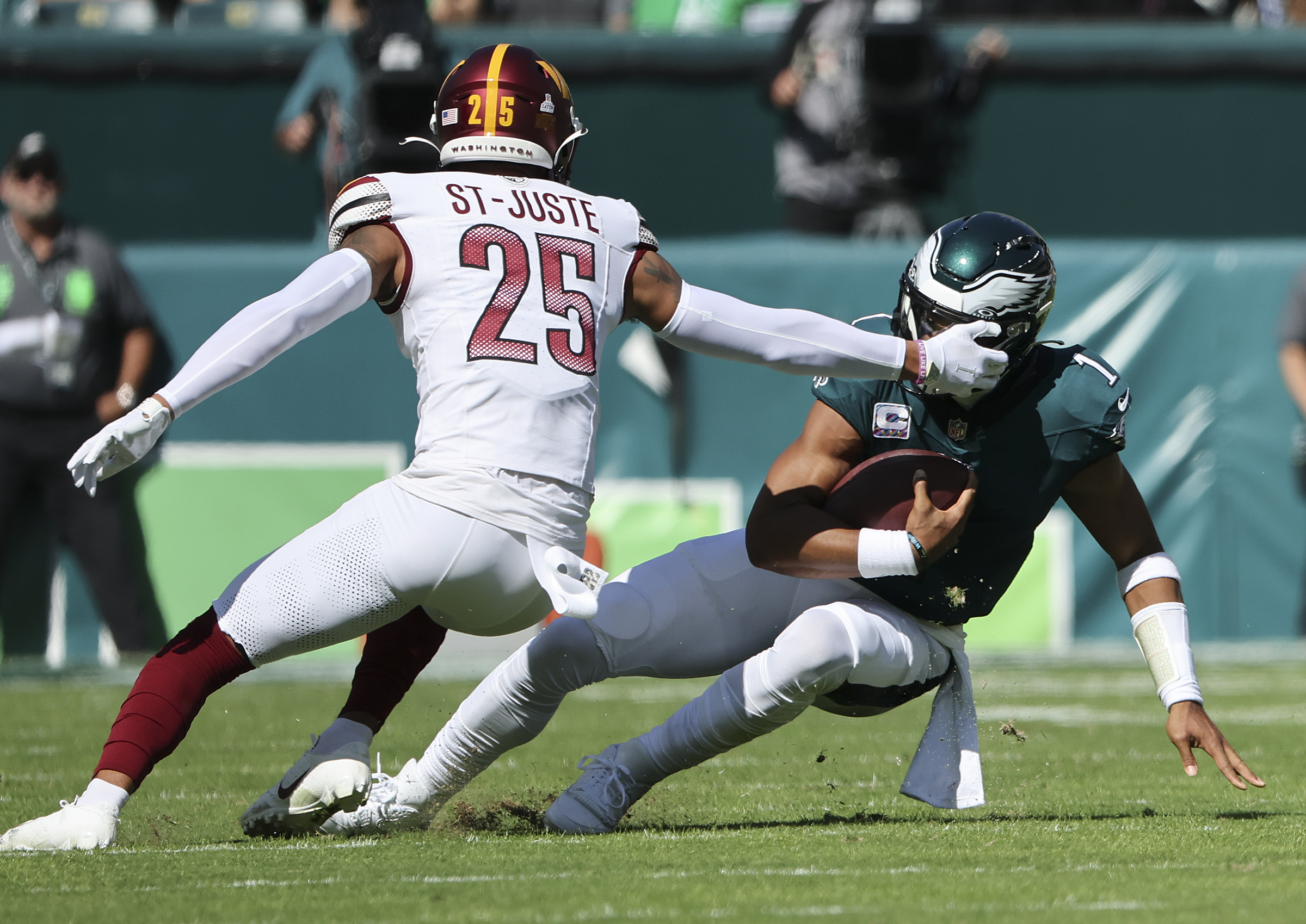 Eagles kicker Jake Elliott keeps his cool to nail 54-yard, game-winning  field goal