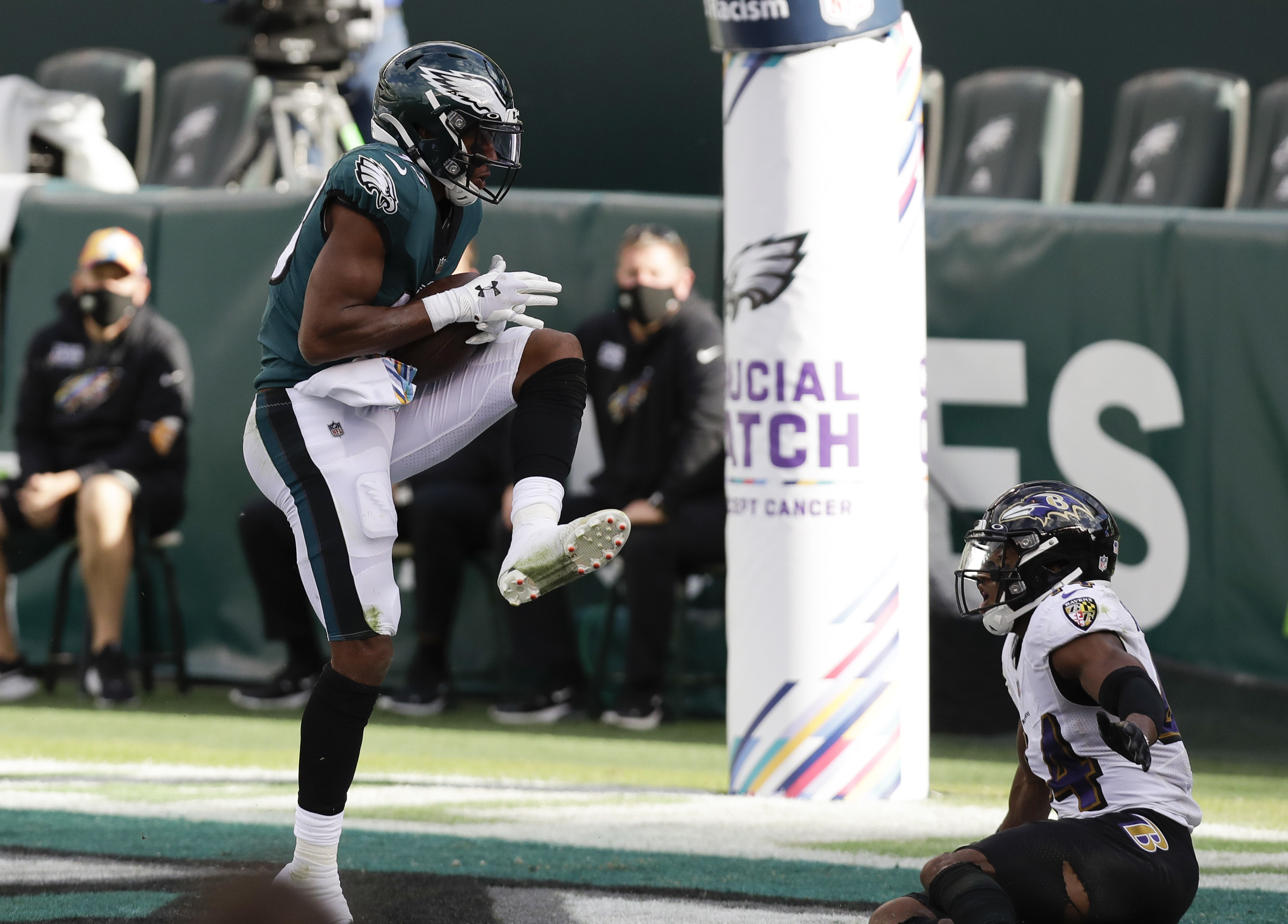 Carson Wentz, banged-up Eagles rally but fall short vs. Ravens