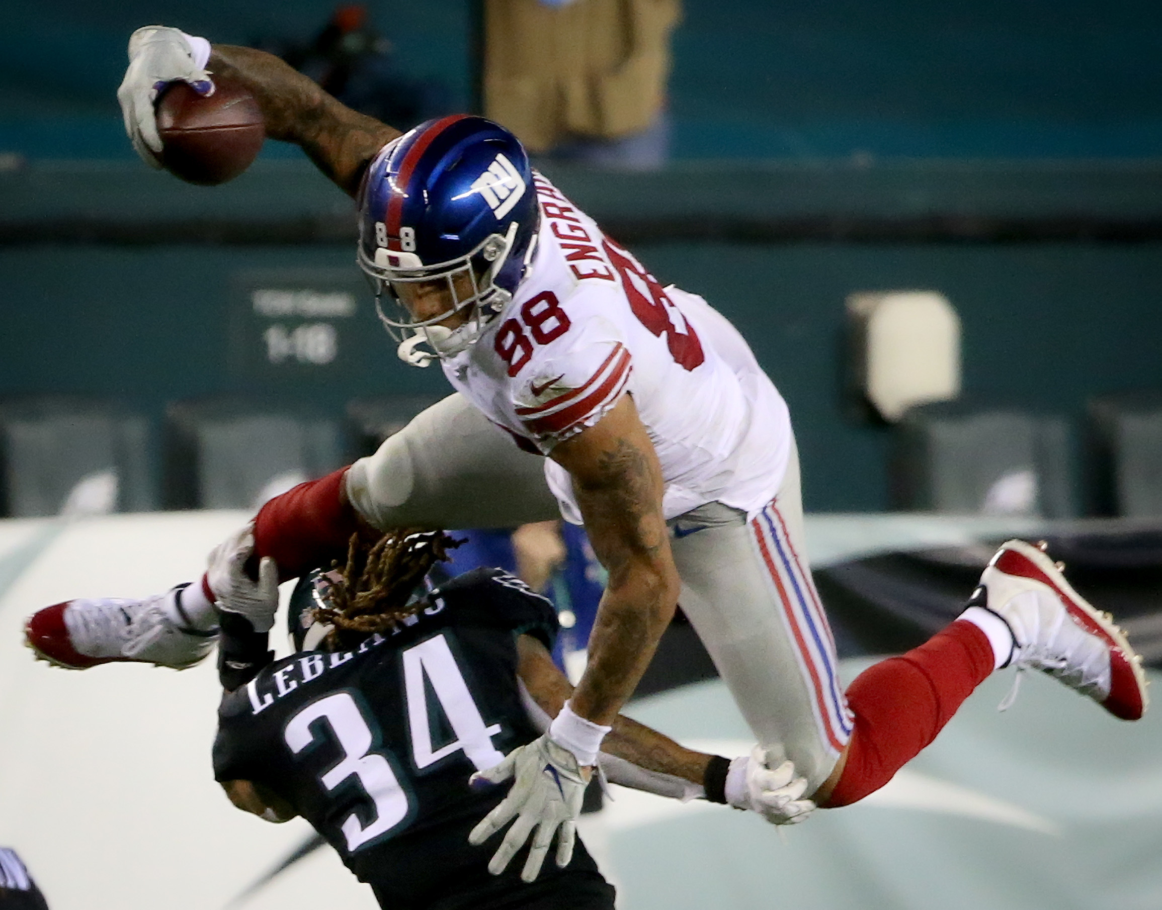 New York Giants 21-22 Philadelphia Eagles: Carson Wentz leads