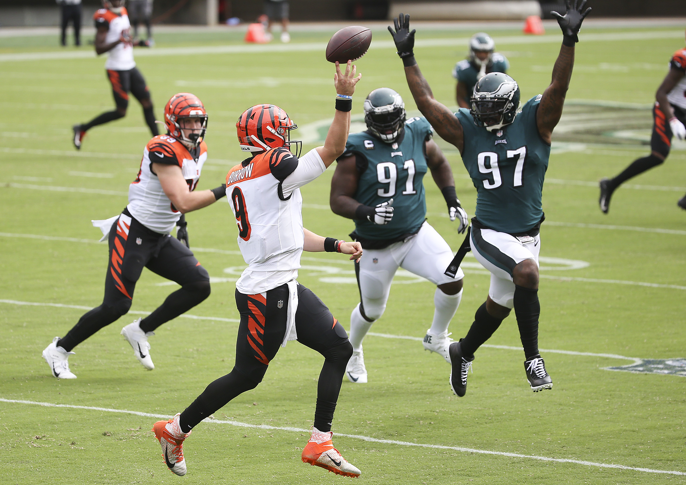 Bengals trail the Eagles 13-10 at halftime