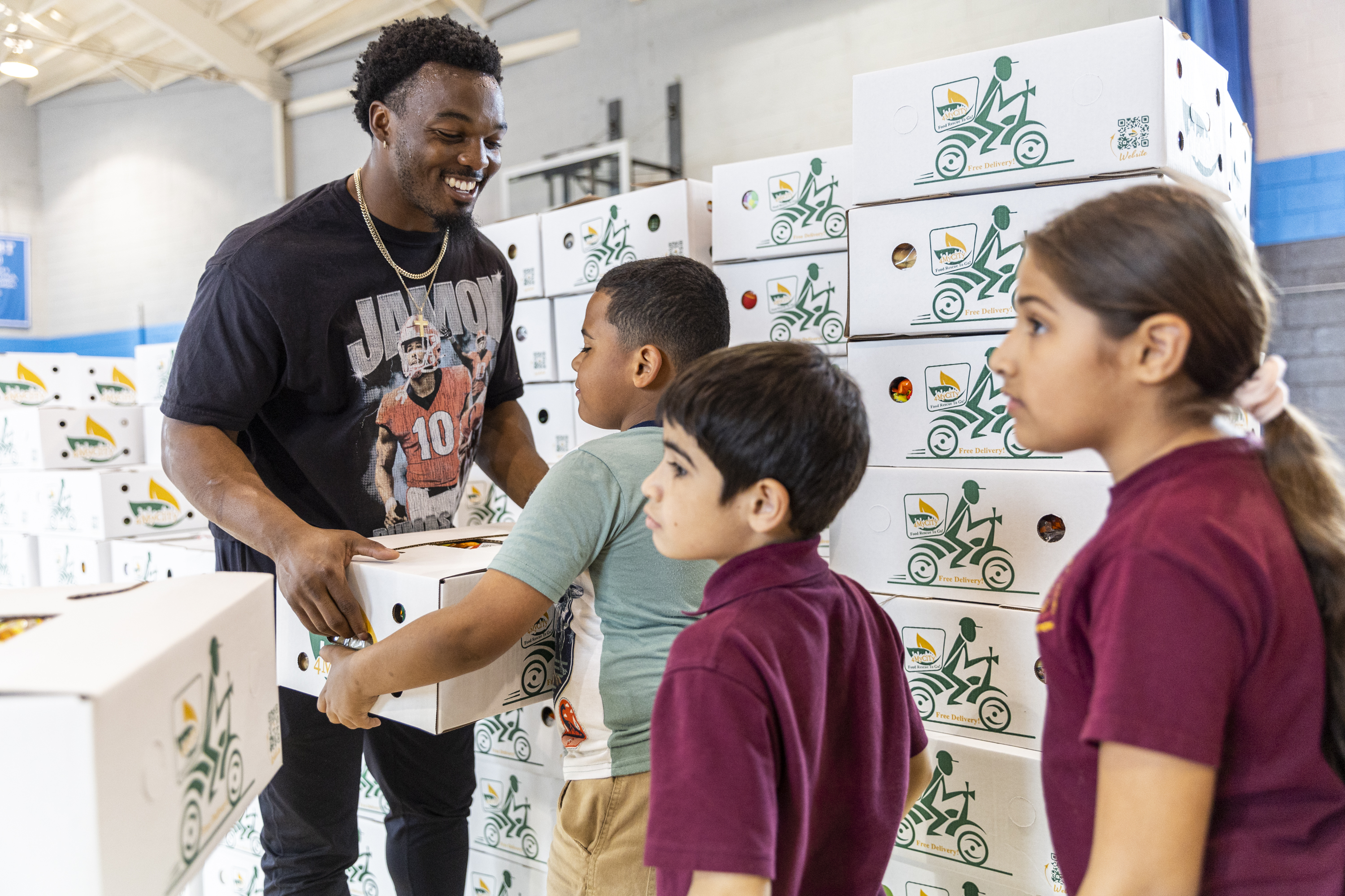 Eagles' Nakobe Dean aims to empower Philadelphia youth – Metro Philadelphia