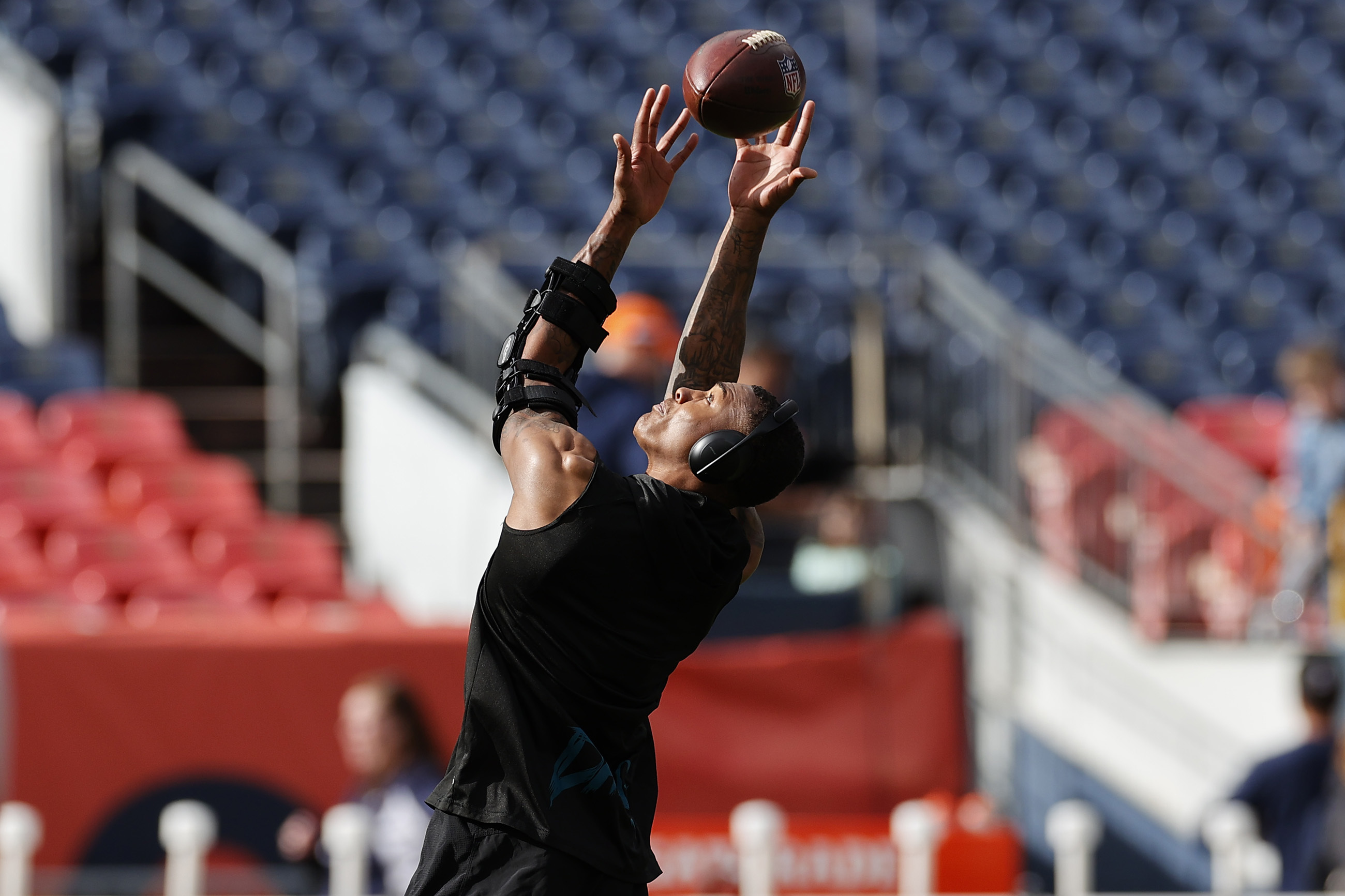 Philadelphia Eagles wide receiver DeVonta Smith (6) during warmups