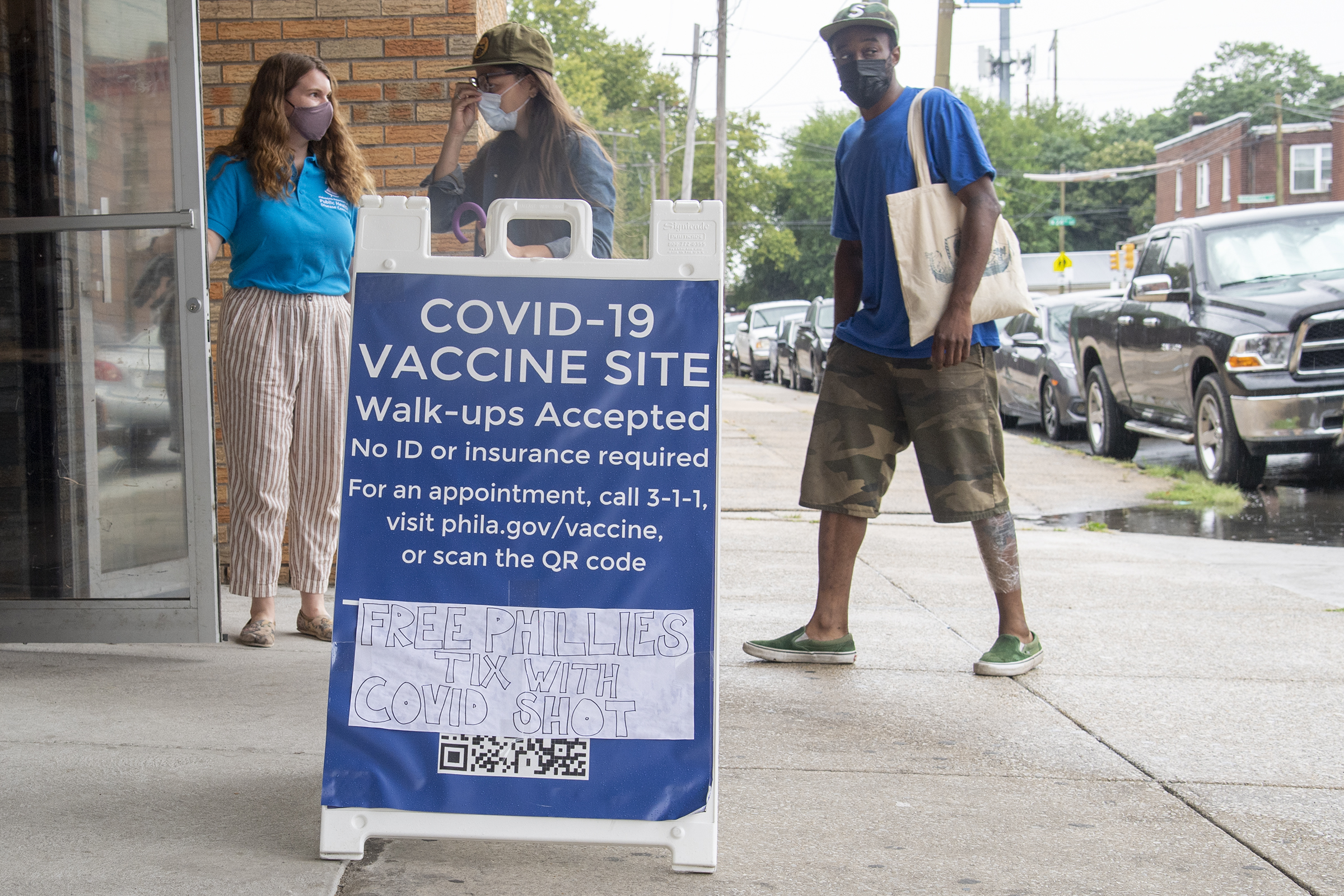 Unvaccinated People Who Went To Lolla Should Get Tested For COVID