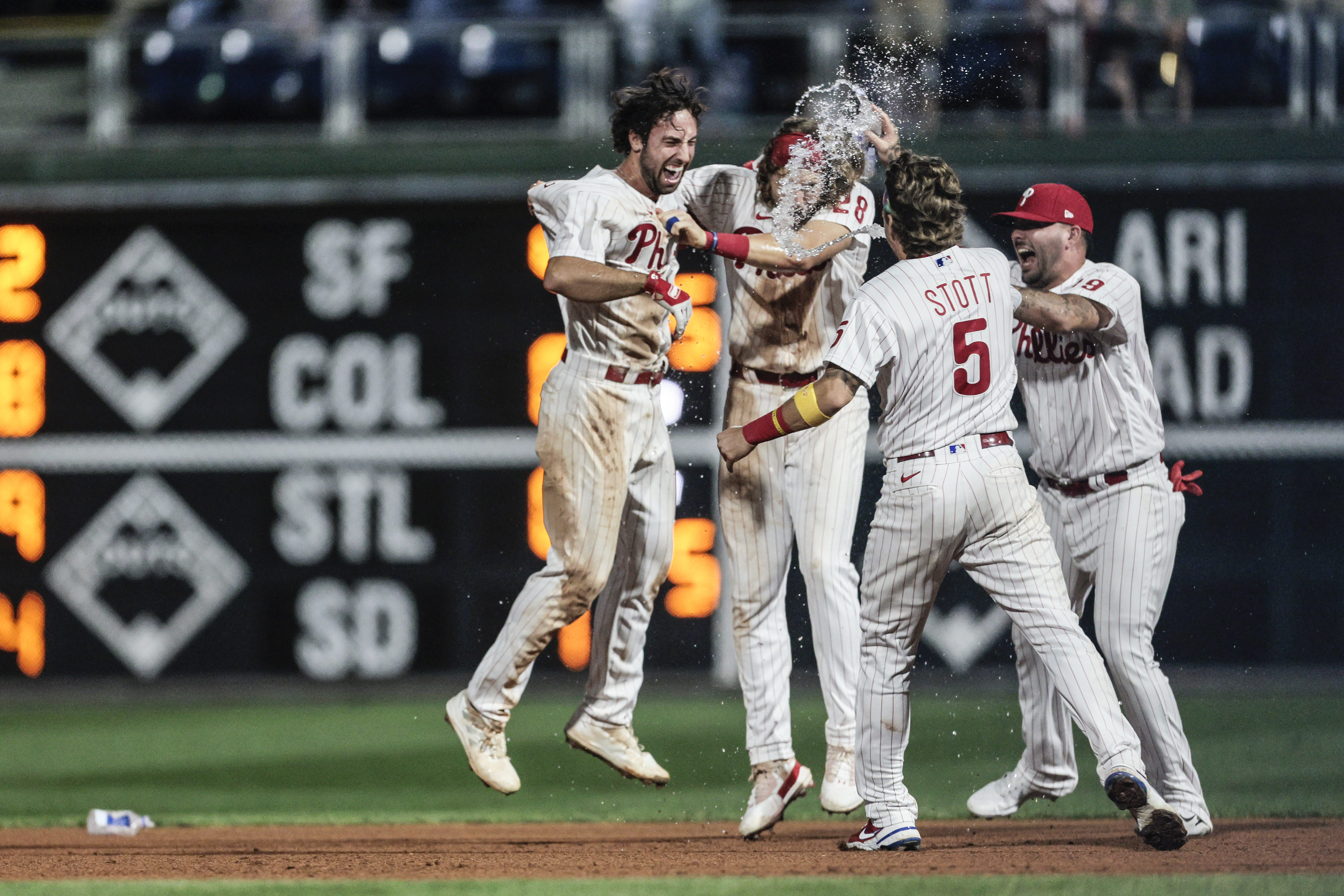 Phillies stage MONSTER COMEBACK! From down 7-0 to winning 15-8! 