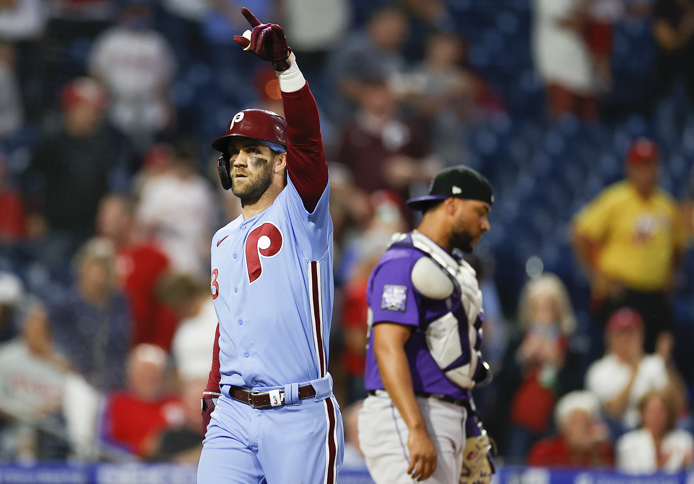 Bryce Harper's wearing a Mike Schmidt throwback #Phillies jersey