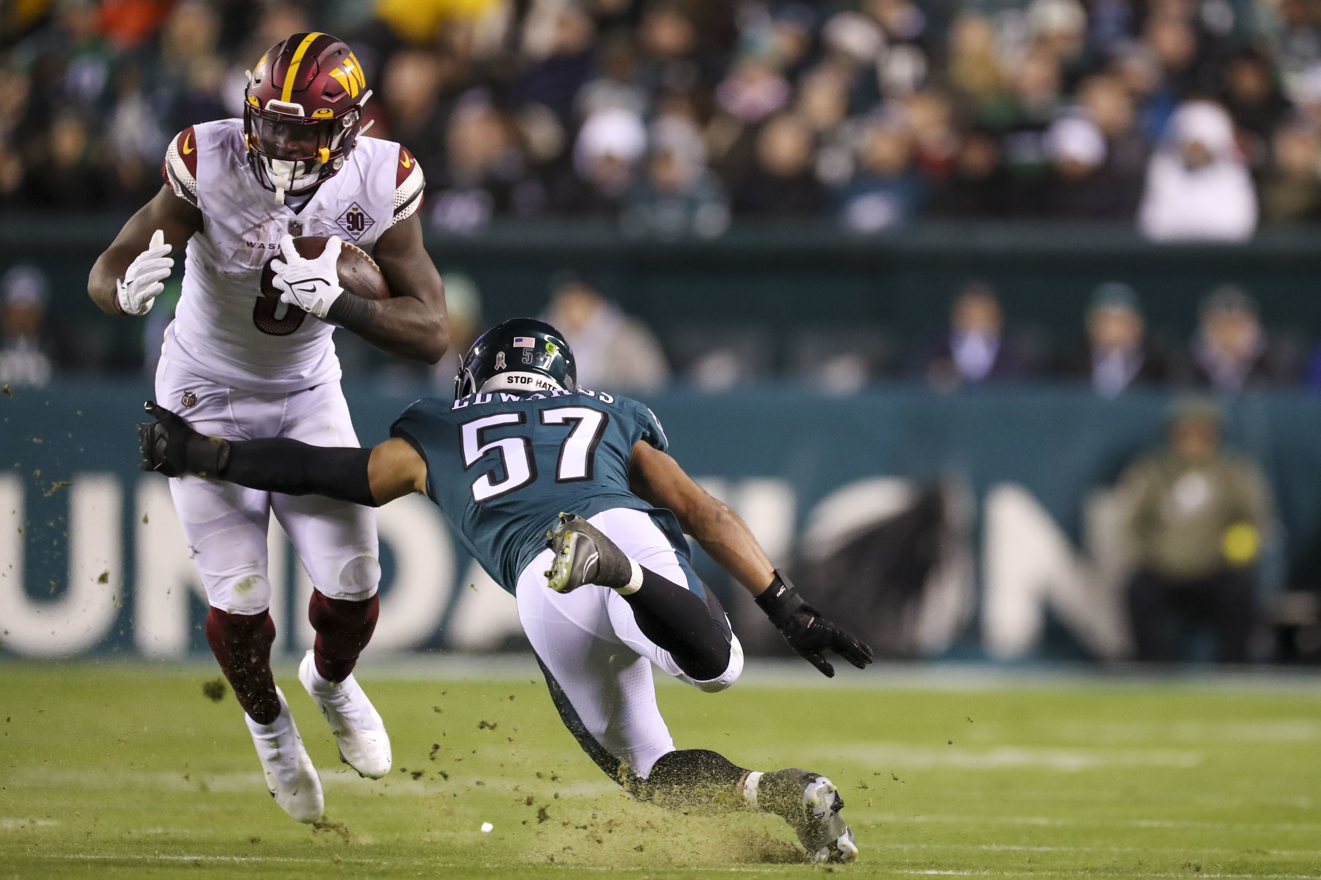 Eagles' undefeated season stopped by Washington, which benefits from a big  blown call