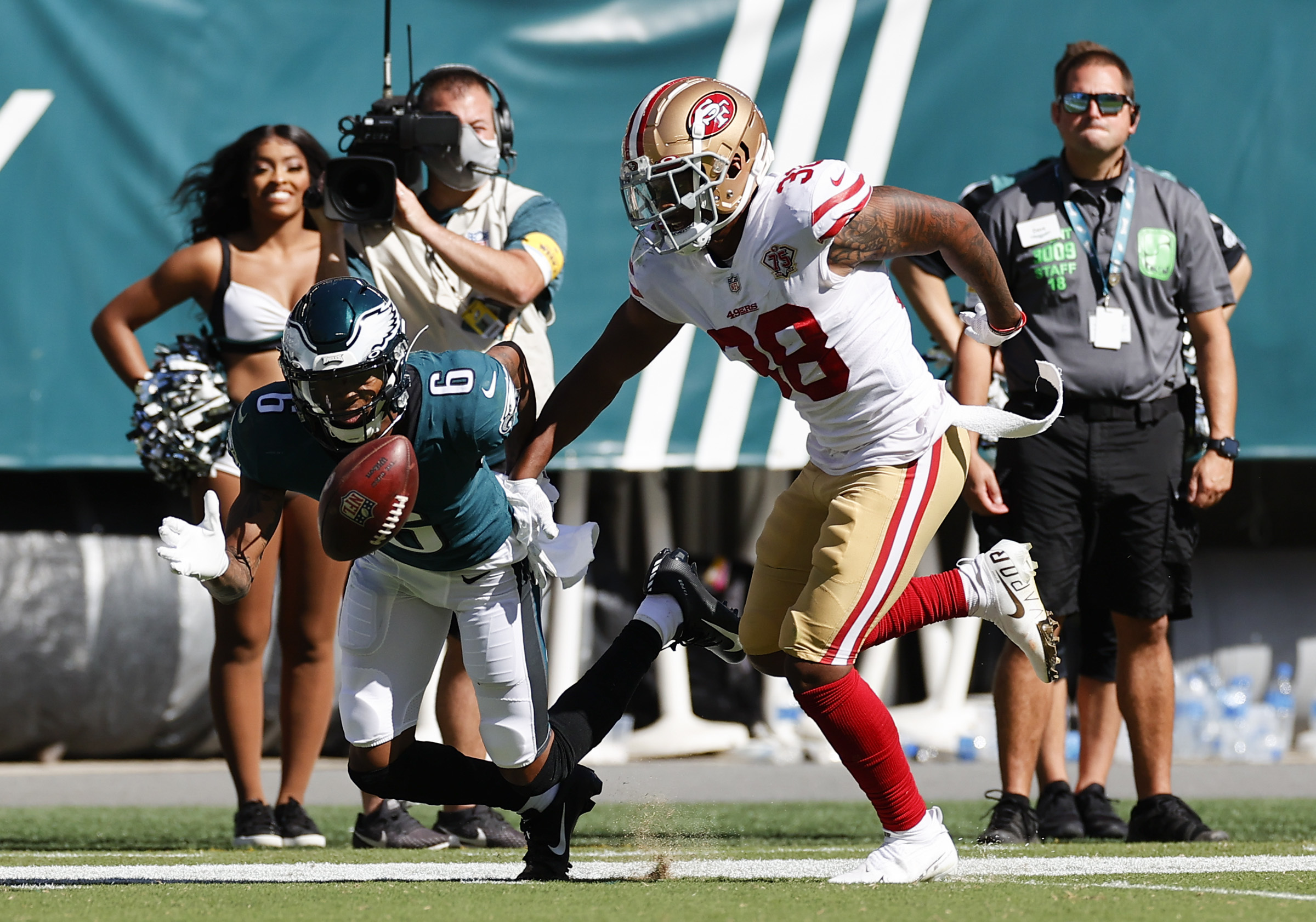 Eagles defense held up against 49ers, but a few costly penalties