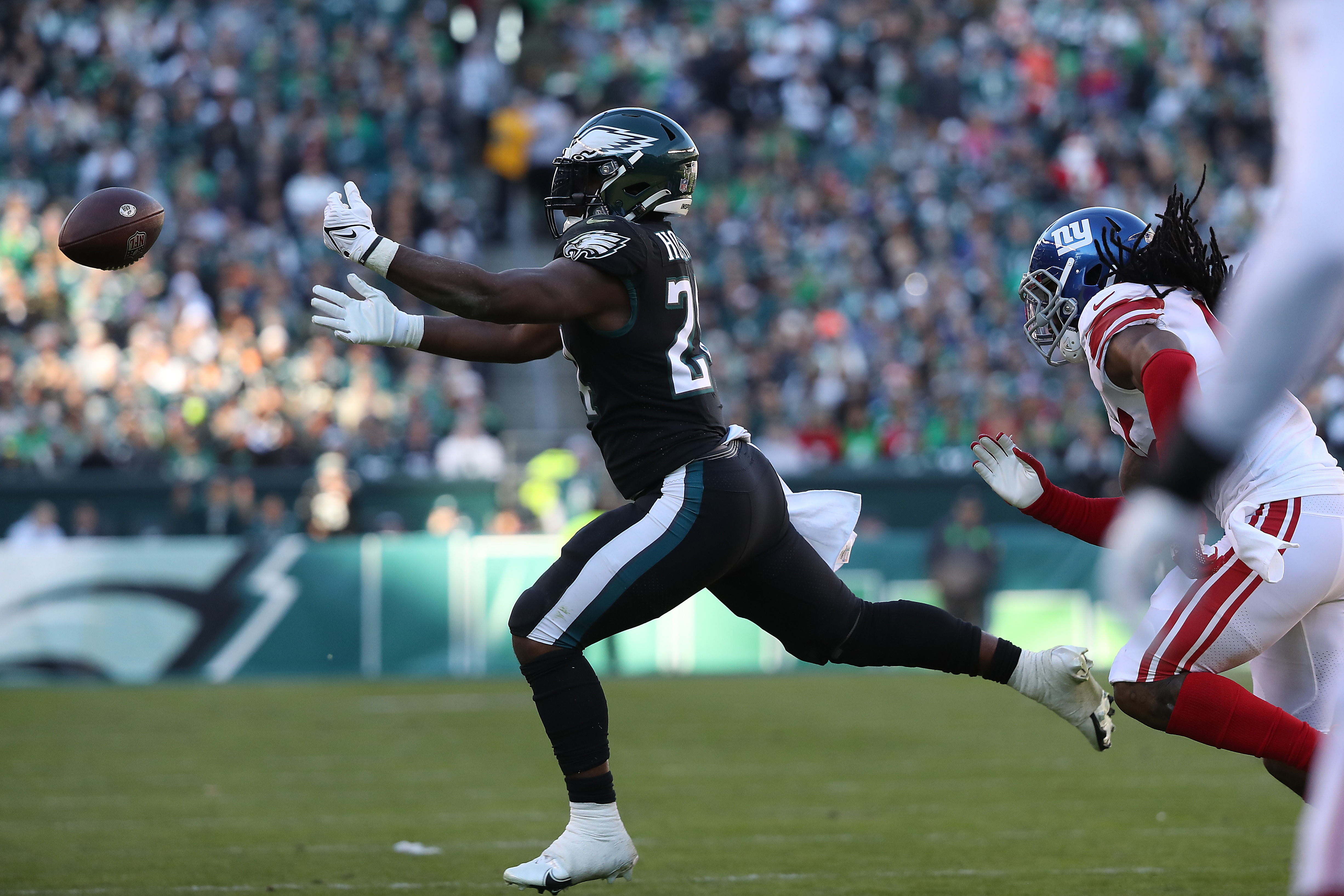 Eagles defense capitalizes on mistakes from fill-in QBs Jake Fromm and Mike  Glennon to beat the Giants