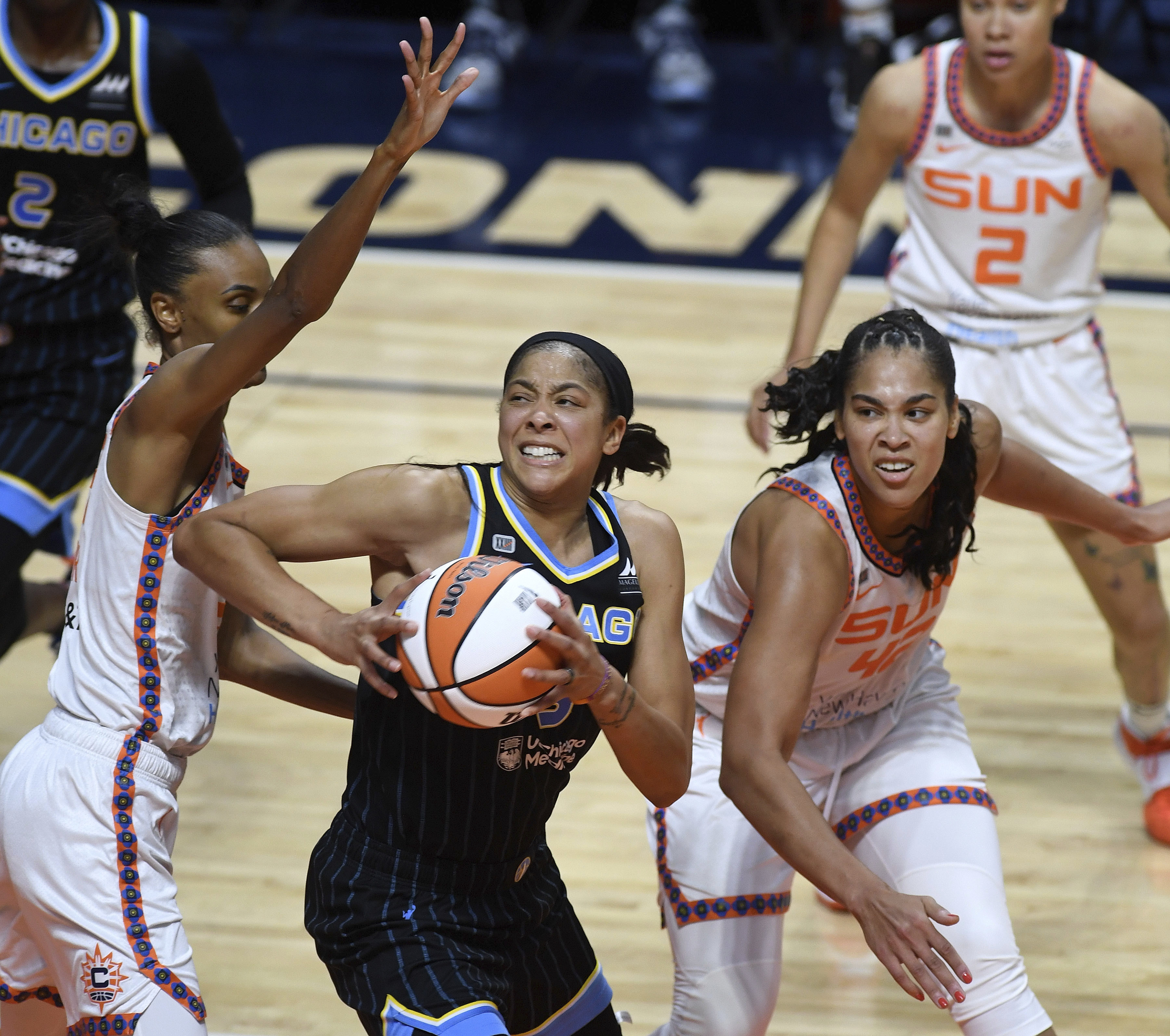 WNBA: Candace Parker signs with Chicago in historic move for Sky