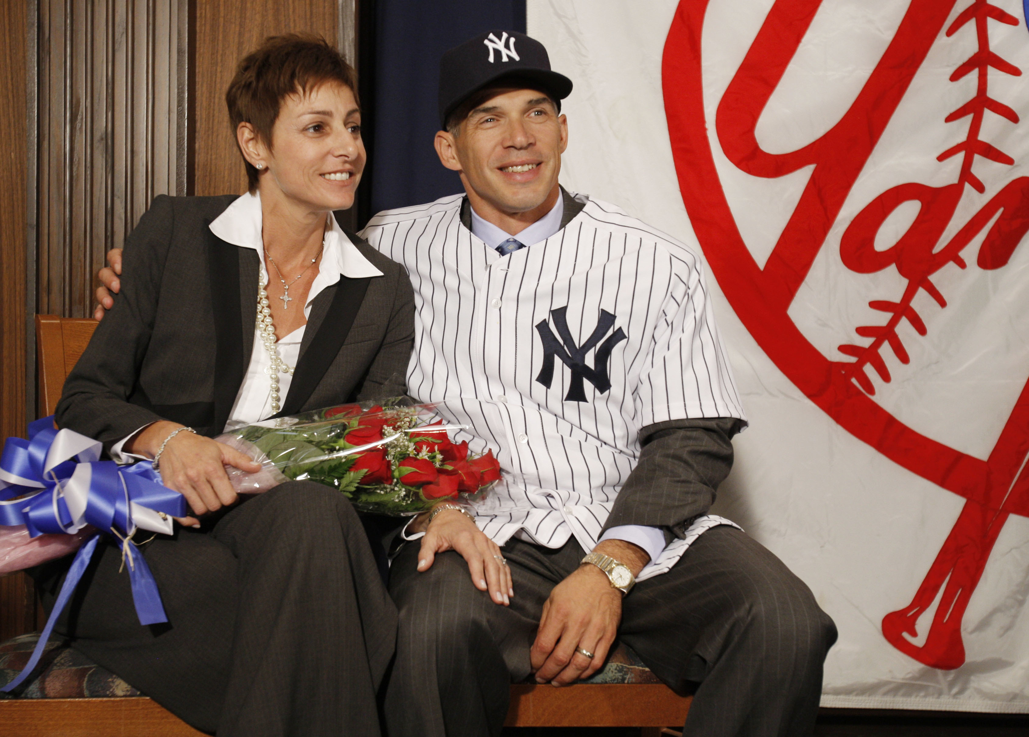 Joe Girardi and his wife Kim pose after he was introduced as the