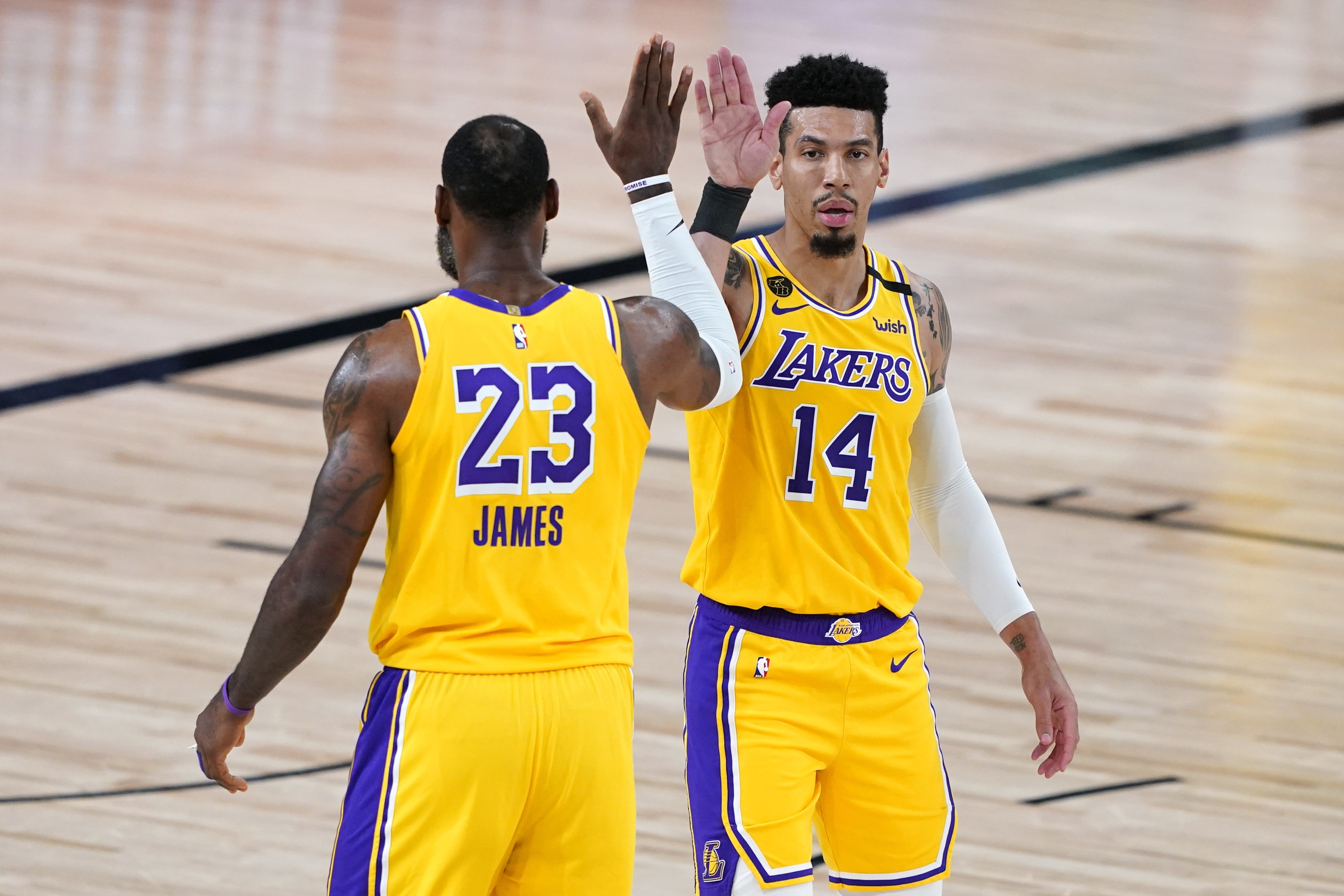 Danny Green lights up Lakers for 28, Sixers win 109-101 - The San Diego  Union-Tribune