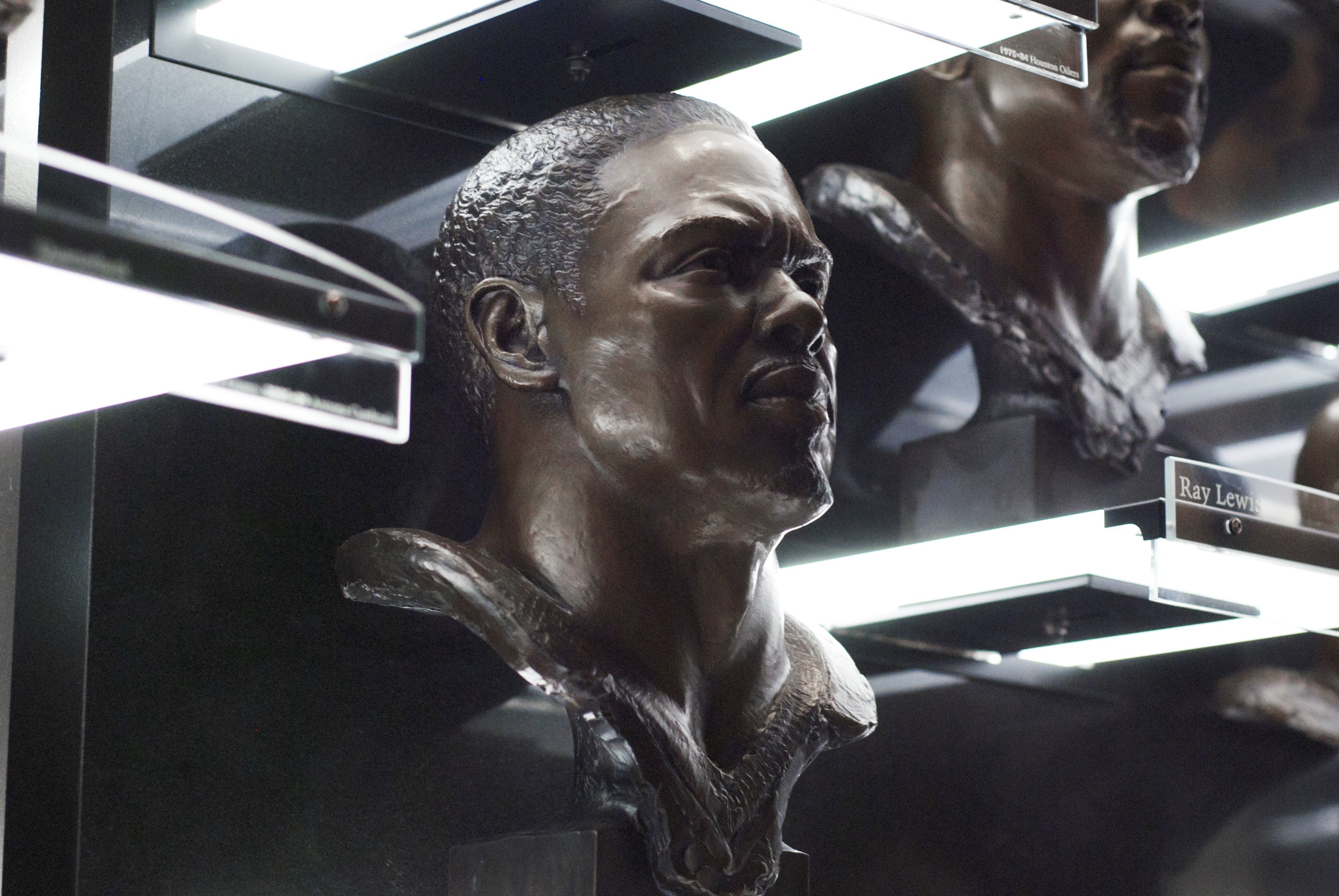 Pro Football Hall of Fame - Tony Boselli's Hall of Fame bust is starting to  take shape. #PFHOF22 