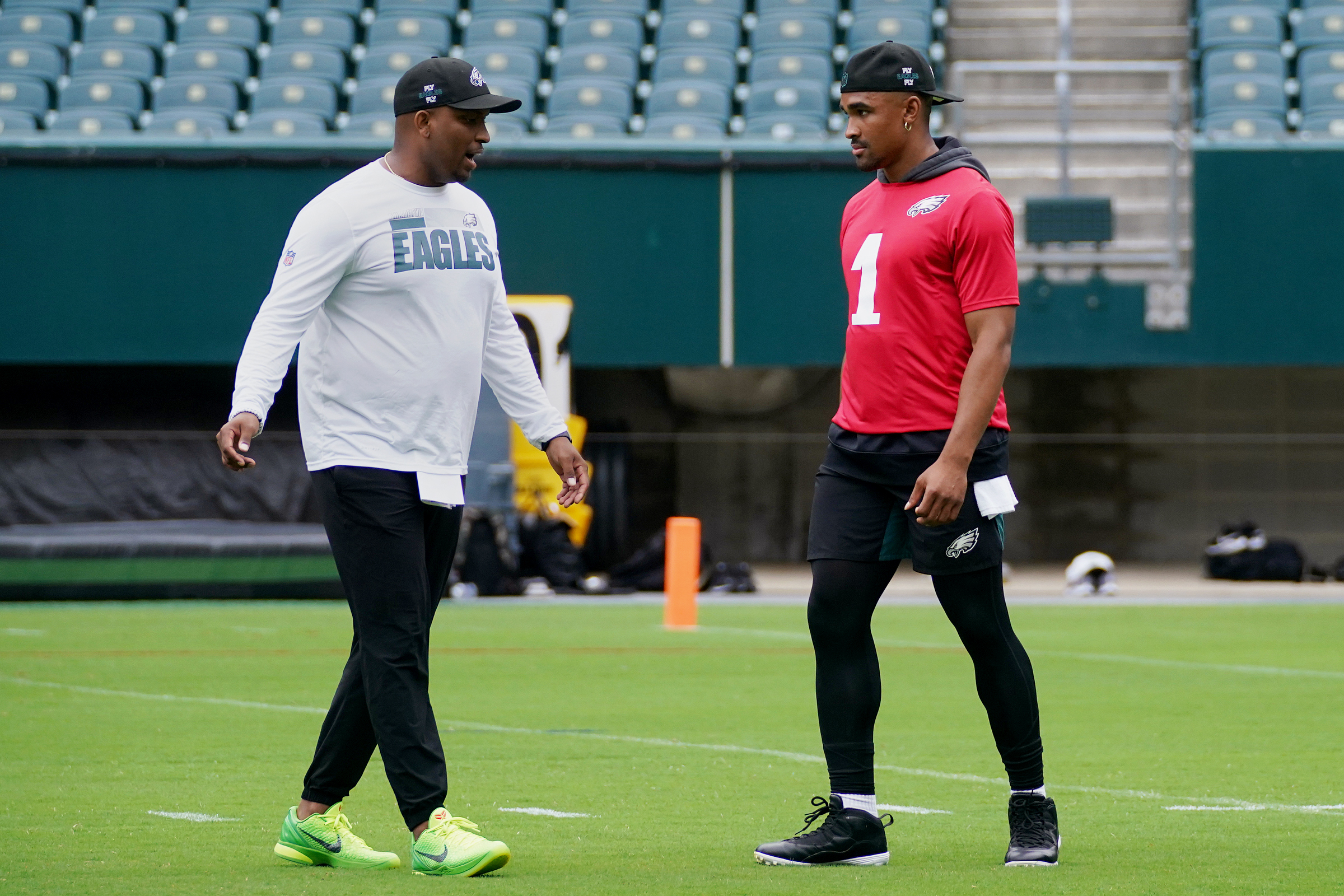 Eagles QB coach Brian Johnson has been a factor to the growth of Jalen  Hurts in 2022 – Philly Sports