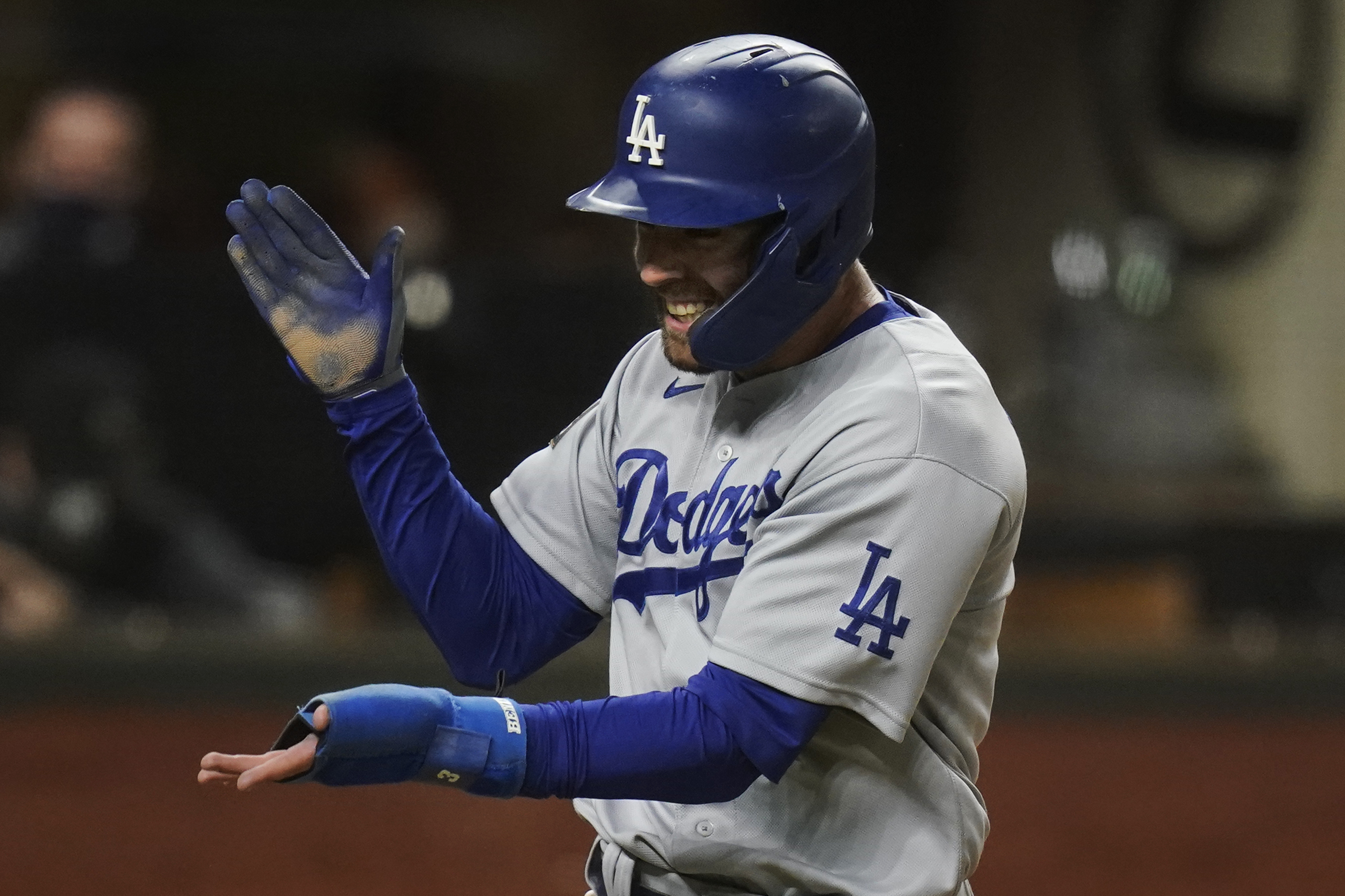 Brett Phillips hits walk-off single to lift Rays past Dodgers 8-7