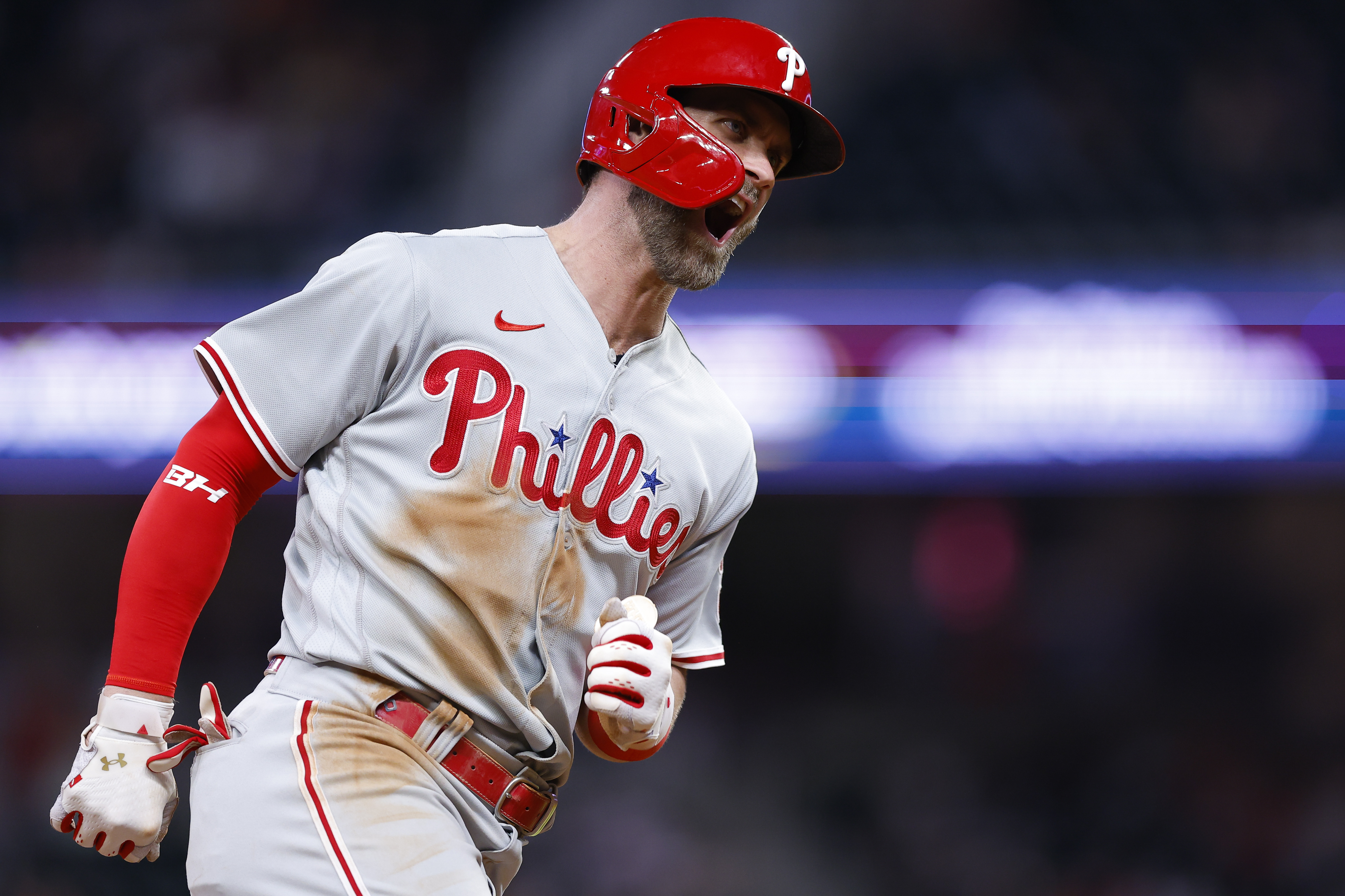 Bryce Harper crushes first home run for Phillies in victory over Braves