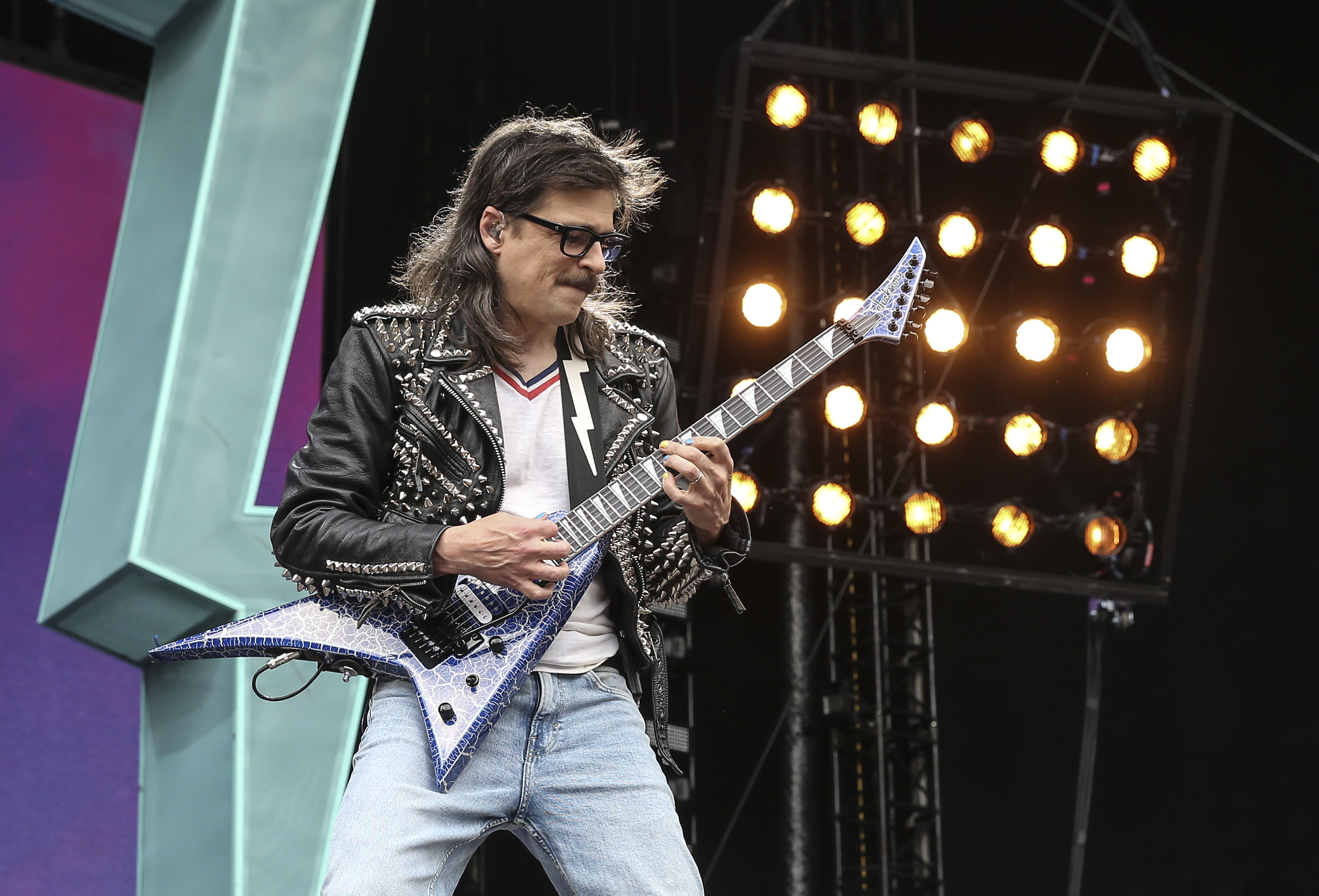 Weezer announces Philadelphia dates in the “Voyage to the Blue