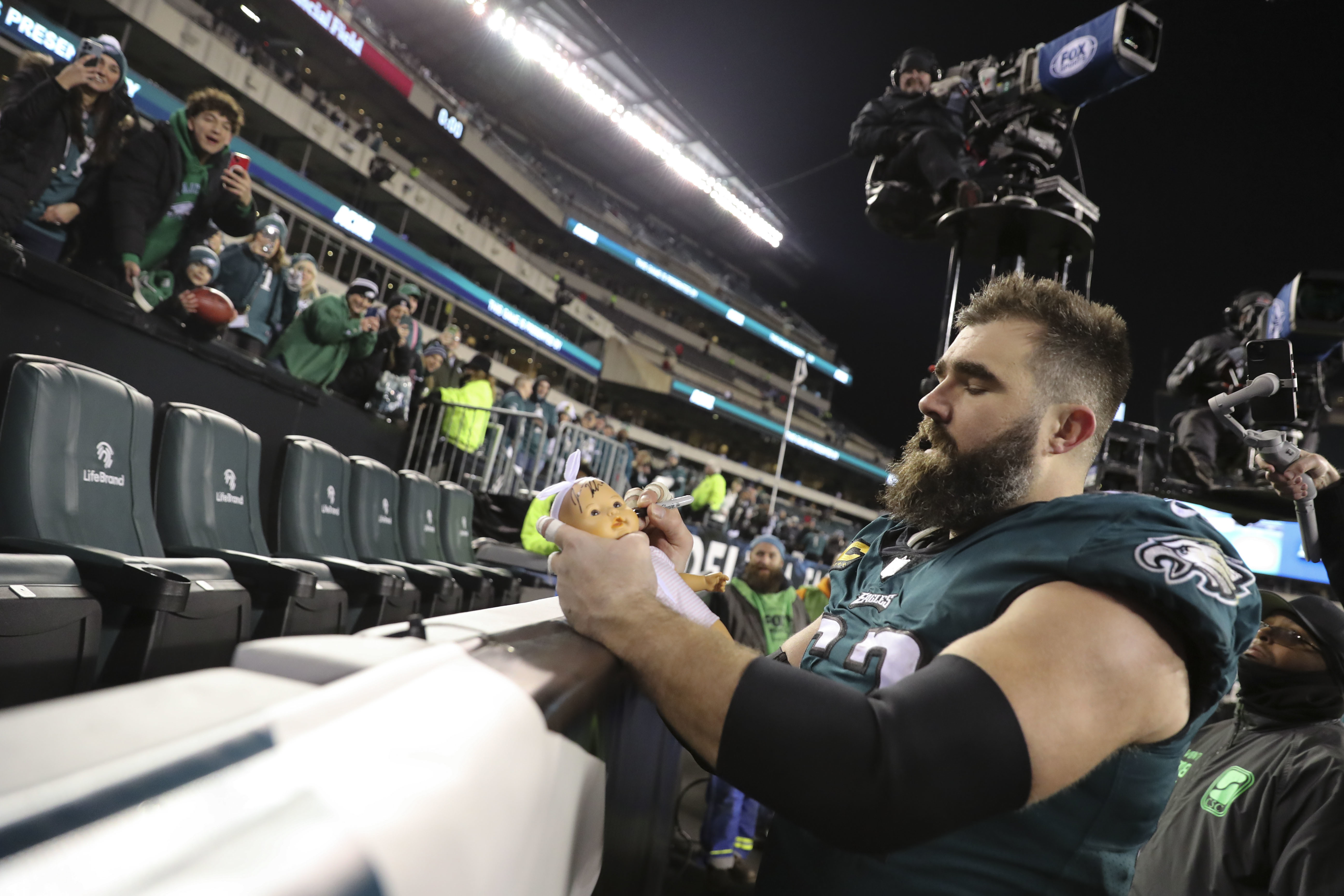 CBS broadcast showed kid photos of Travis and Jason Kelce