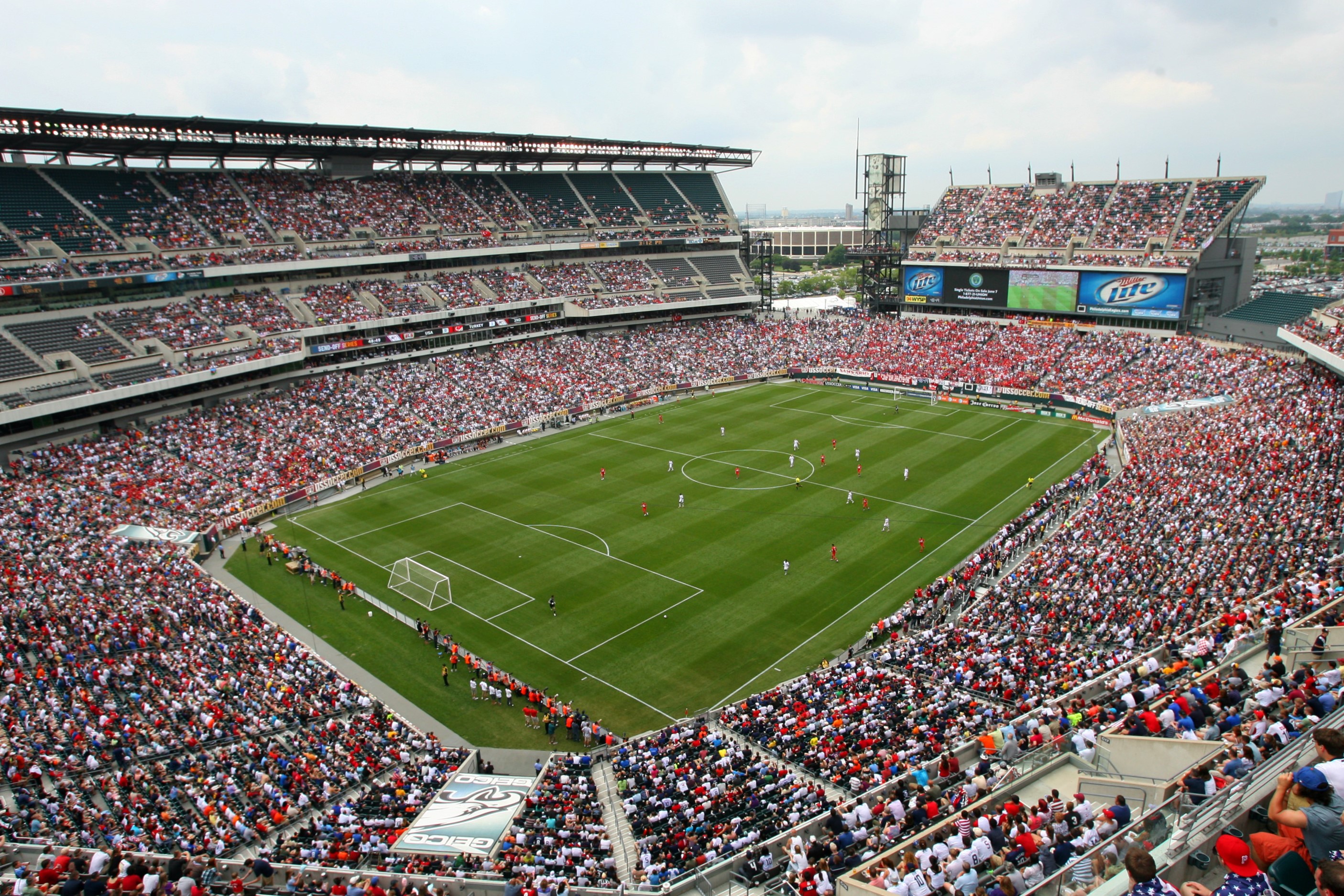 Behind The Scenes With Lincoln Financial Field's Ground Crew 