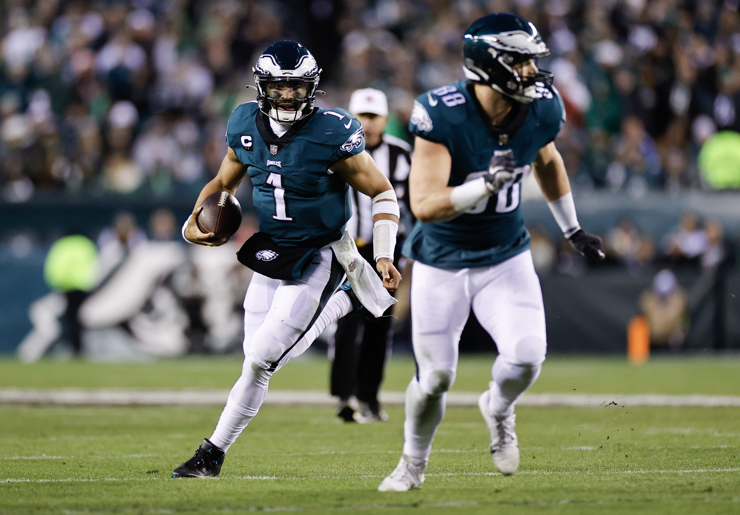 San Francisco 49ers wide receiver Deebo Samuel, left, is tackled by  Philadelphia Eagles cornerback James Bradberry during the first half of the NFC  Championship NFL football game between the Philadelphia Eagles and