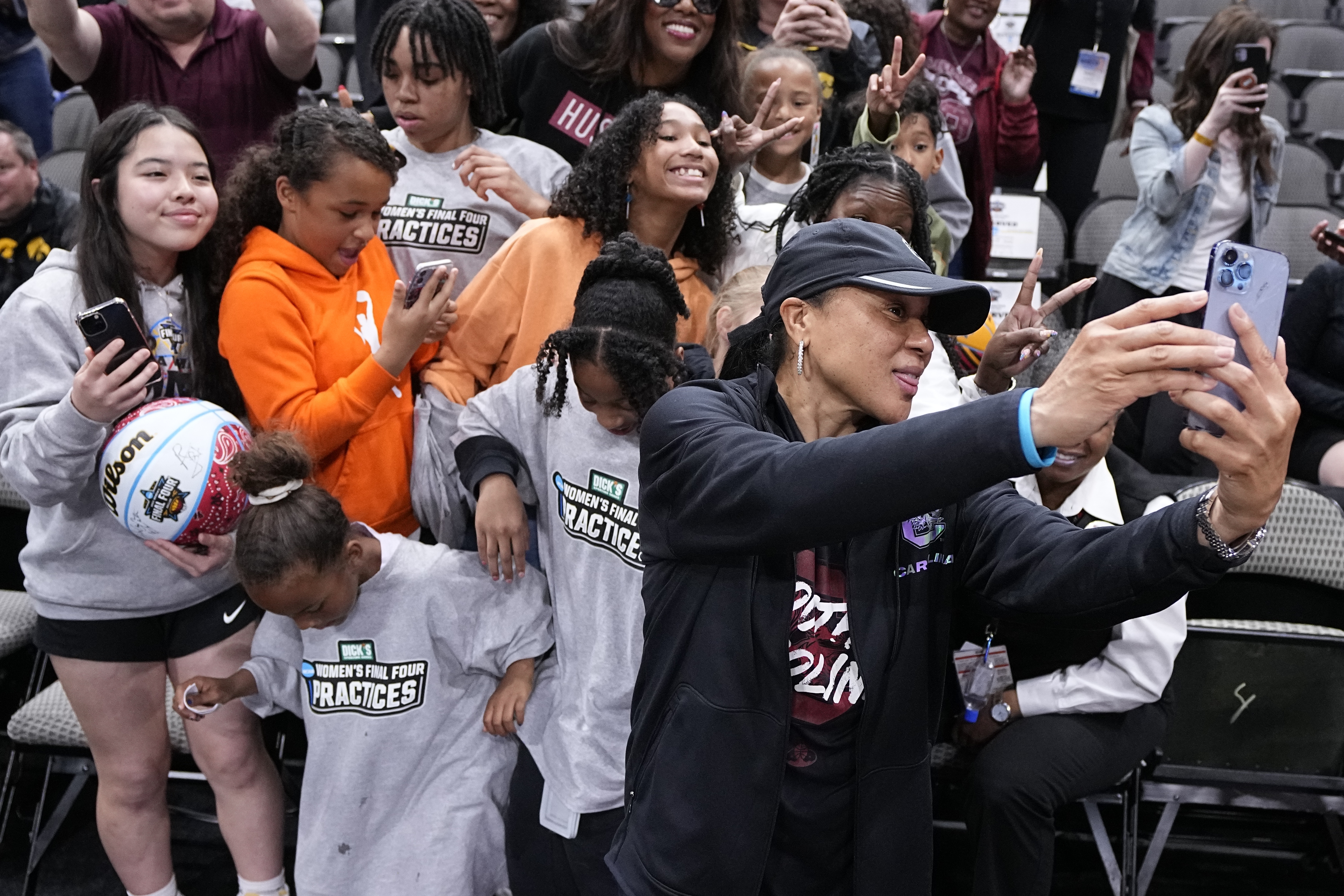 Sorry Temple fans, Dawn Staley is on higher ground chasing history