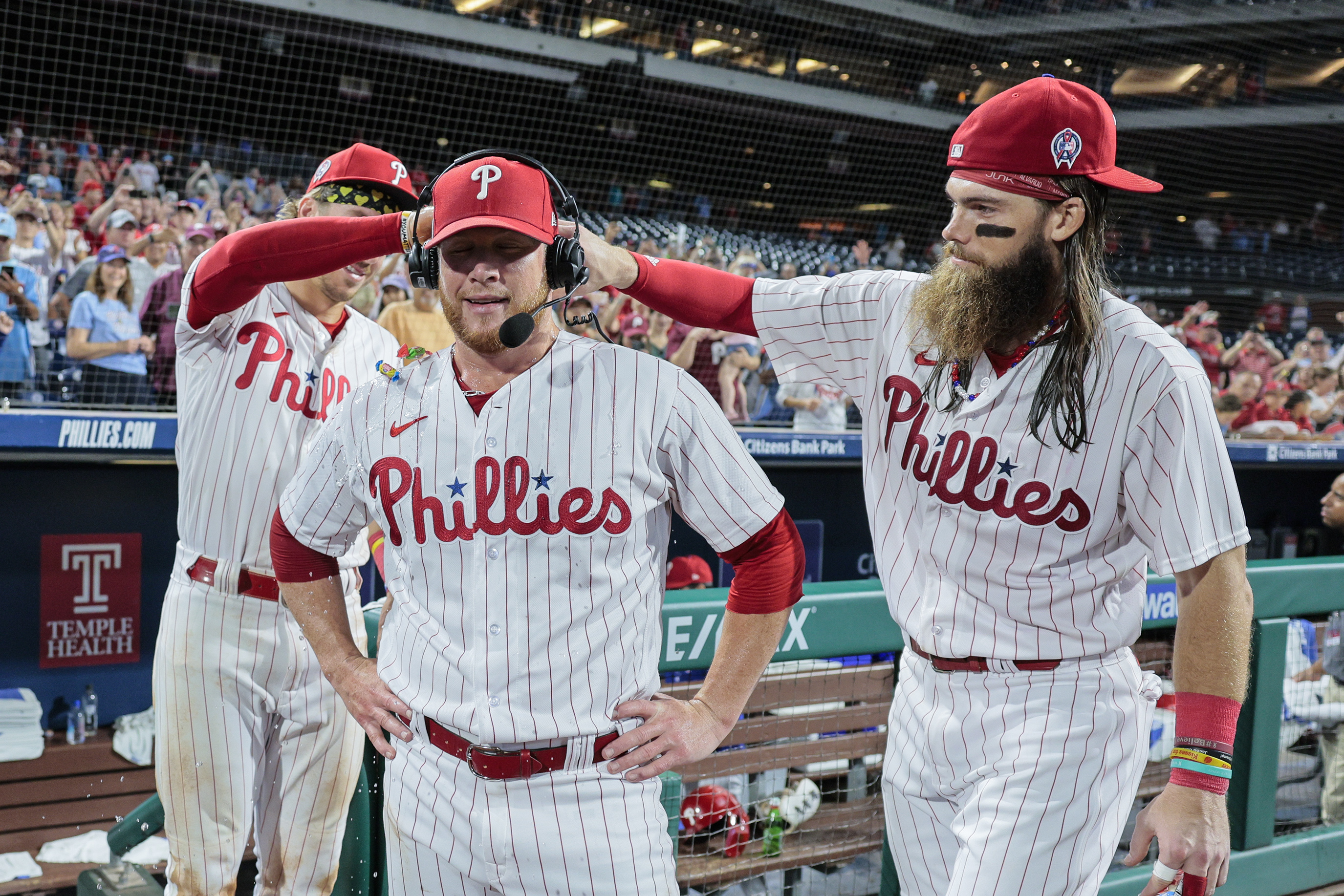 Phillies break out the bats in 7-5 victory to salvage doubleheader