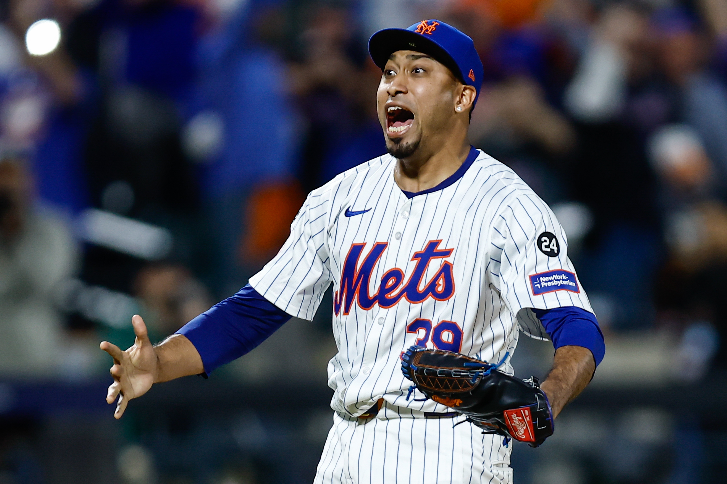 Dodgers signing Mets closer Edwin Díaz to a three-year deal