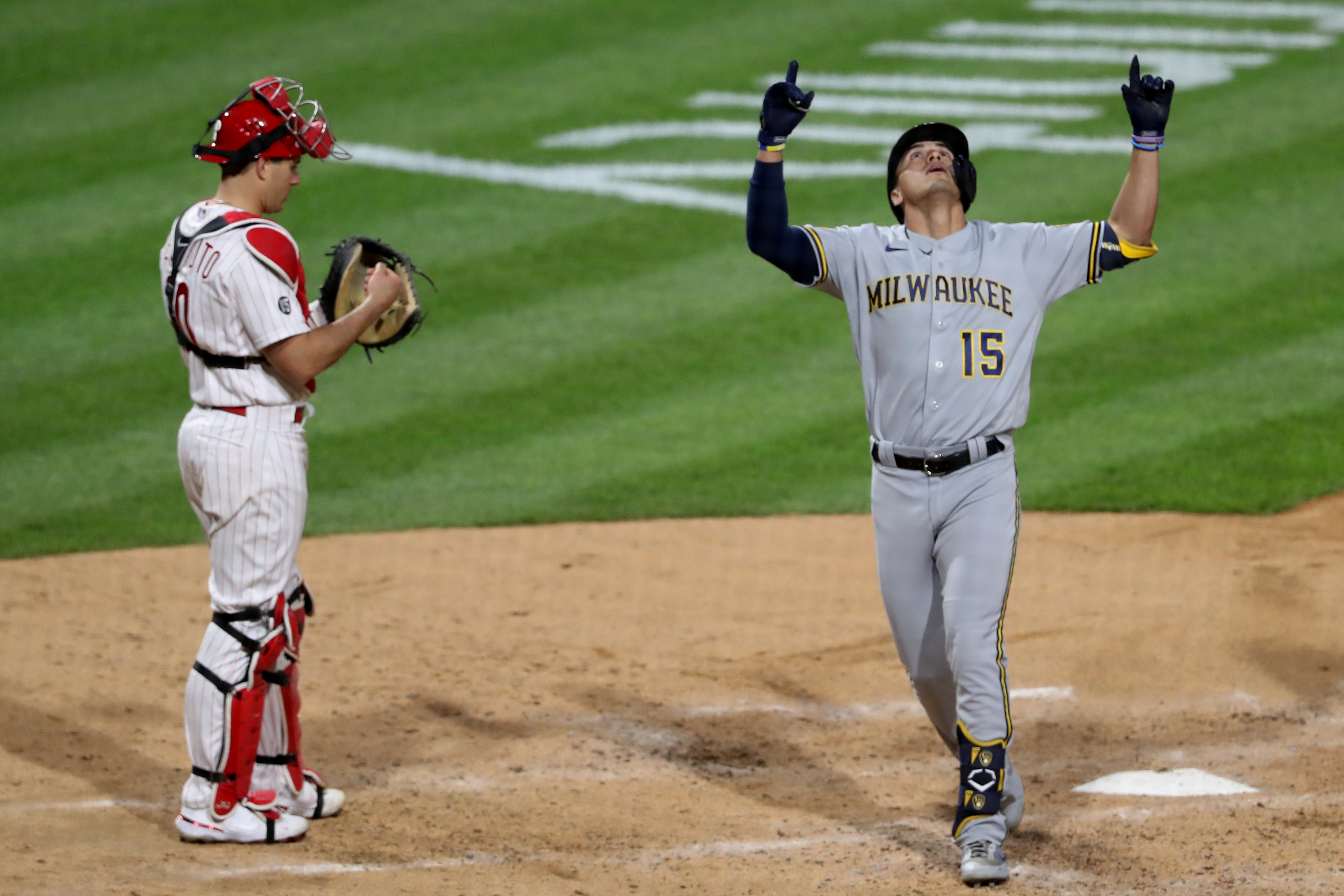 Daniel Vogelbach's pinch-hit, walk-off grand slam gives Brewers an