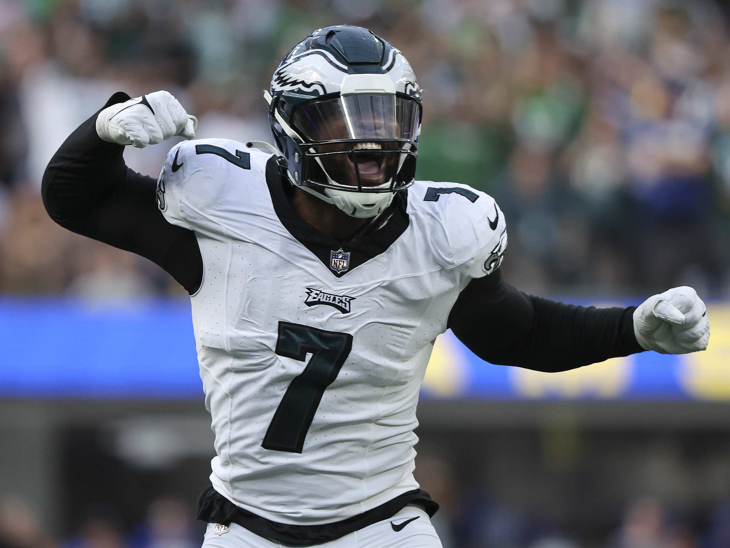 Eagles remain unbeaten with win over Rams: Philly stands 5-0, but