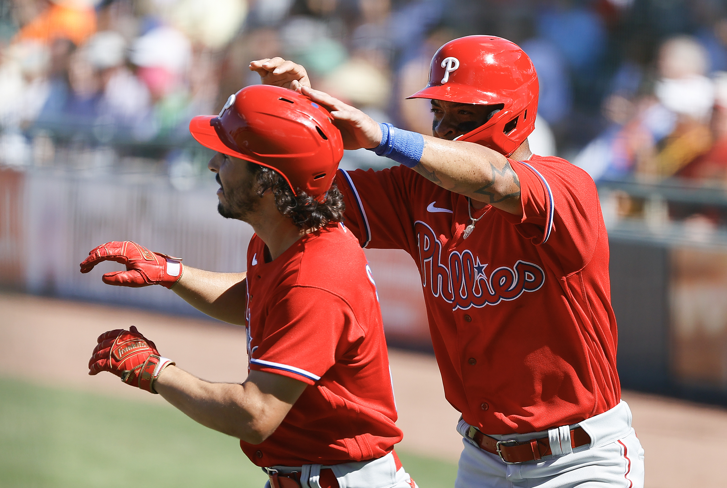 Phillies taking it slow with Rhys Hoskins after offseason meniscus