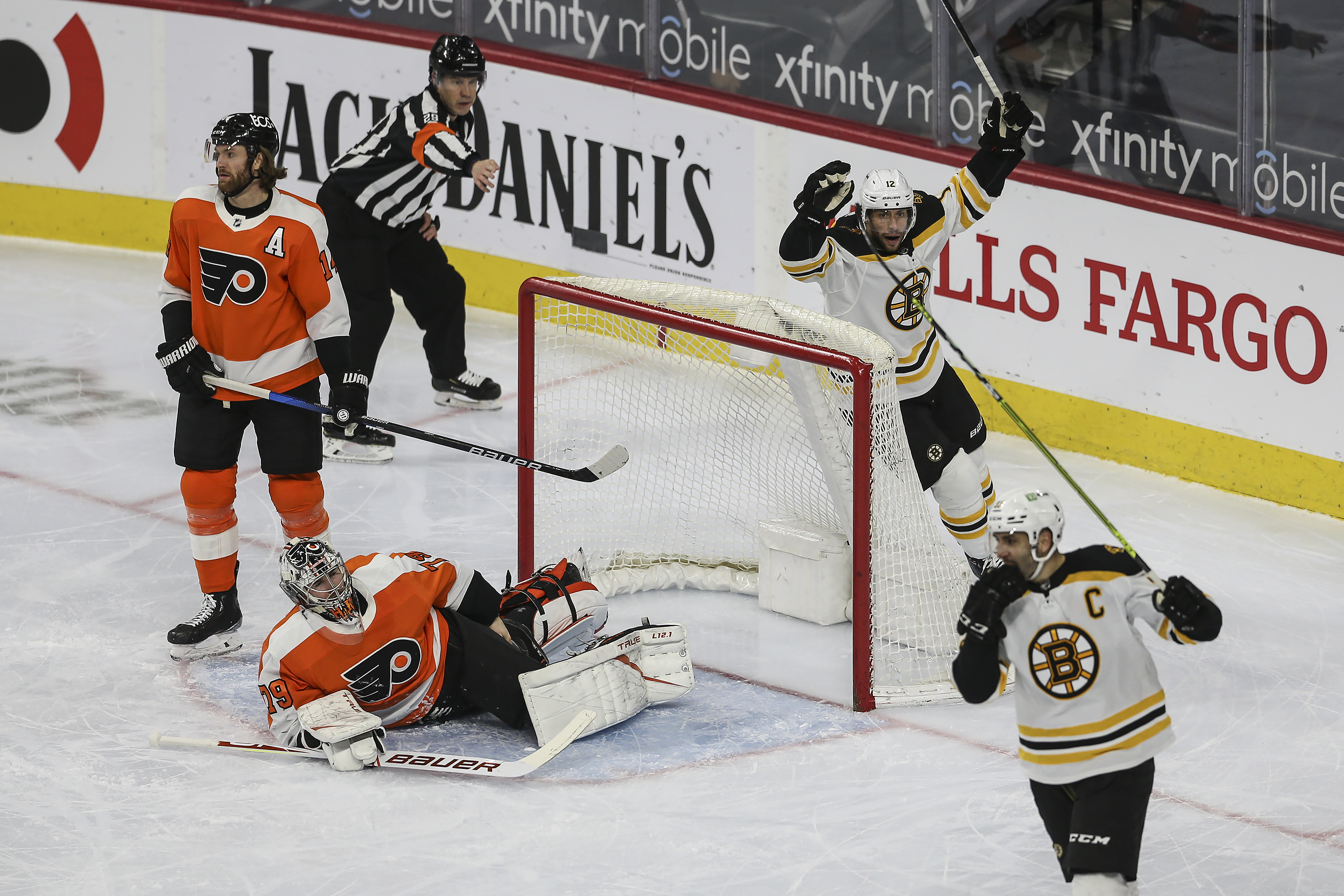 Philadelphia Flyers: Carter Hart's benching is no big deal