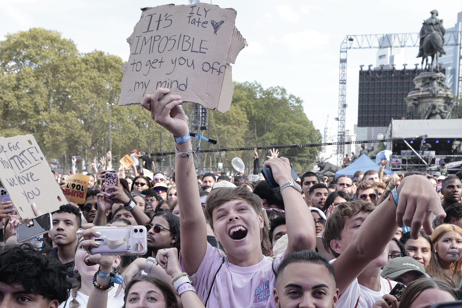 Bad Bunny in Philly: Fans perrean to 'El Último Tour Del Mundo