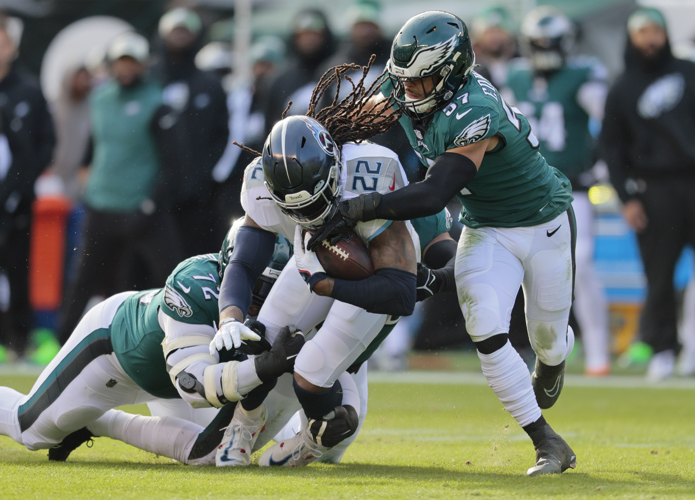 Titans hapless as Eagles, Jalen Hurts, A.J. Brown show off skills