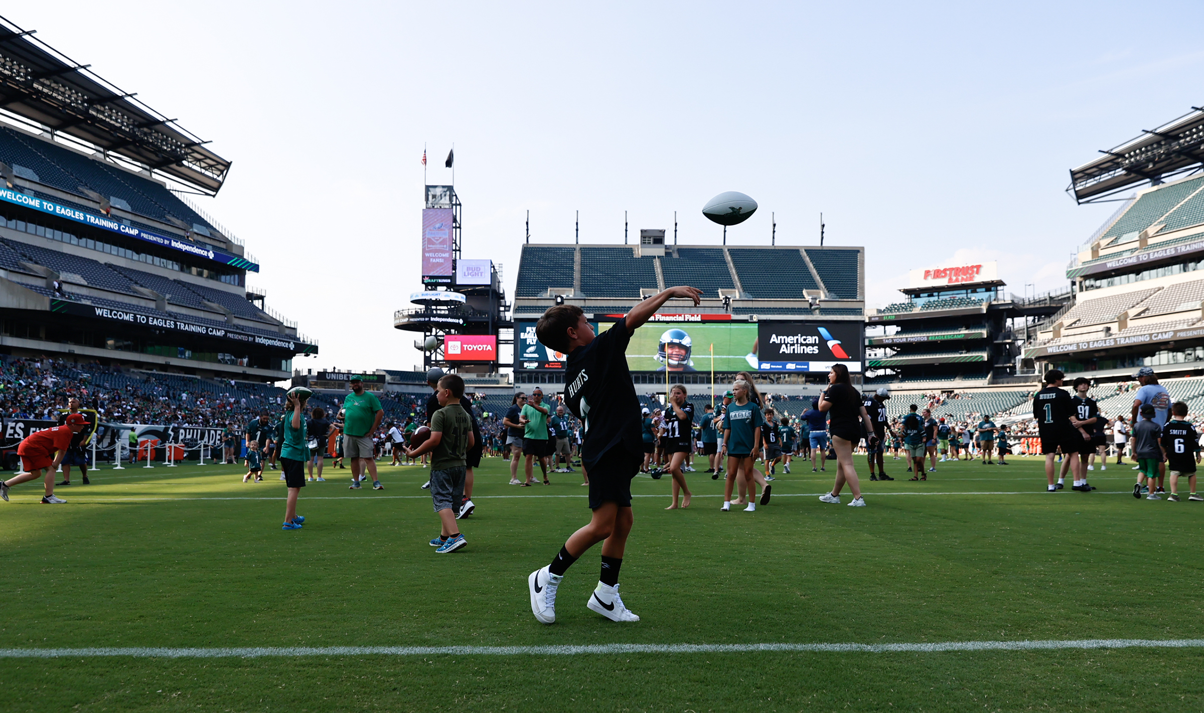 Eagles open practice: A.J. Brown vs. Josh Jobe, Marcus Mariota