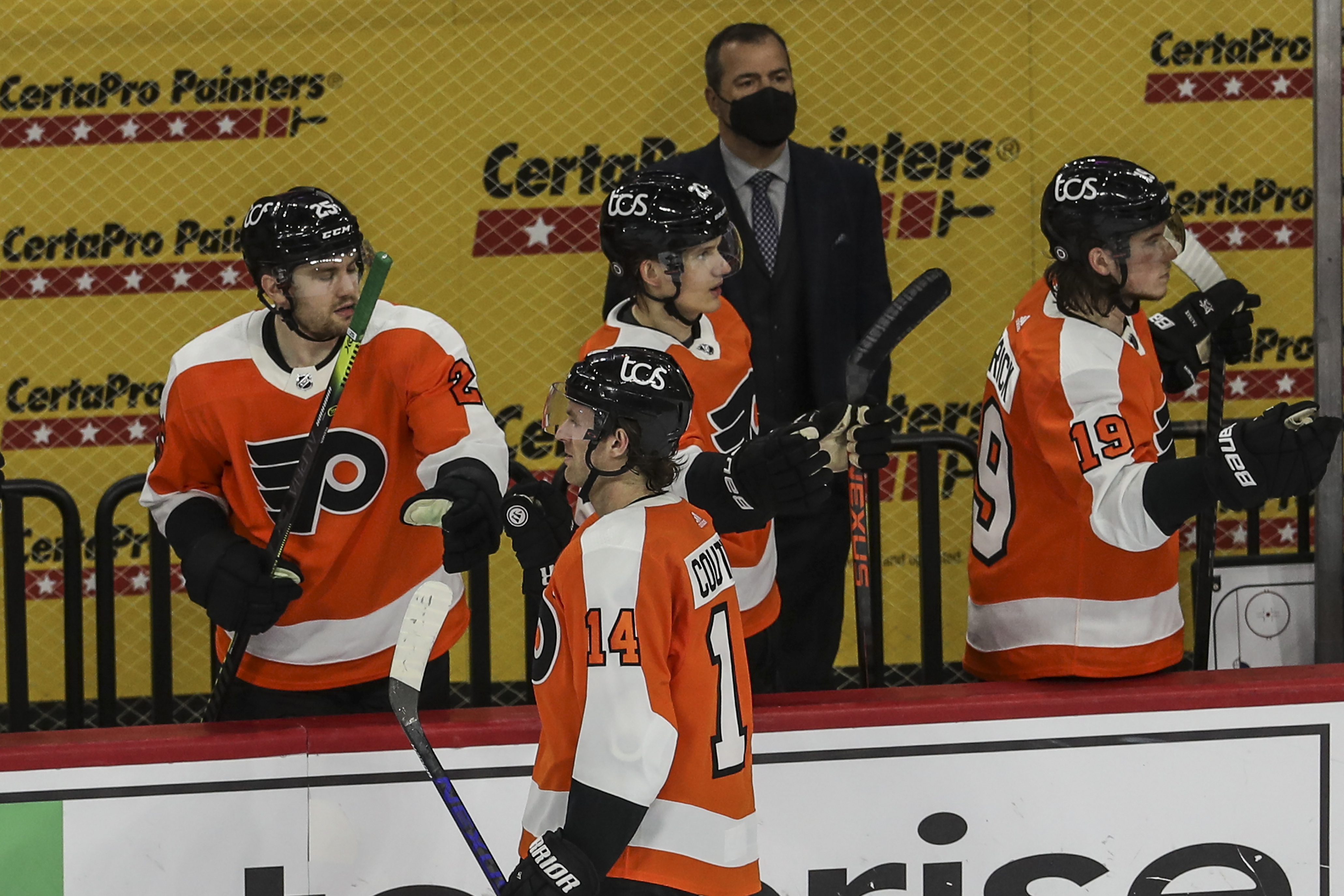 Photo: Pittsburgh Penguins Wears Number 7 During Warm Ups - PIT202203290133  