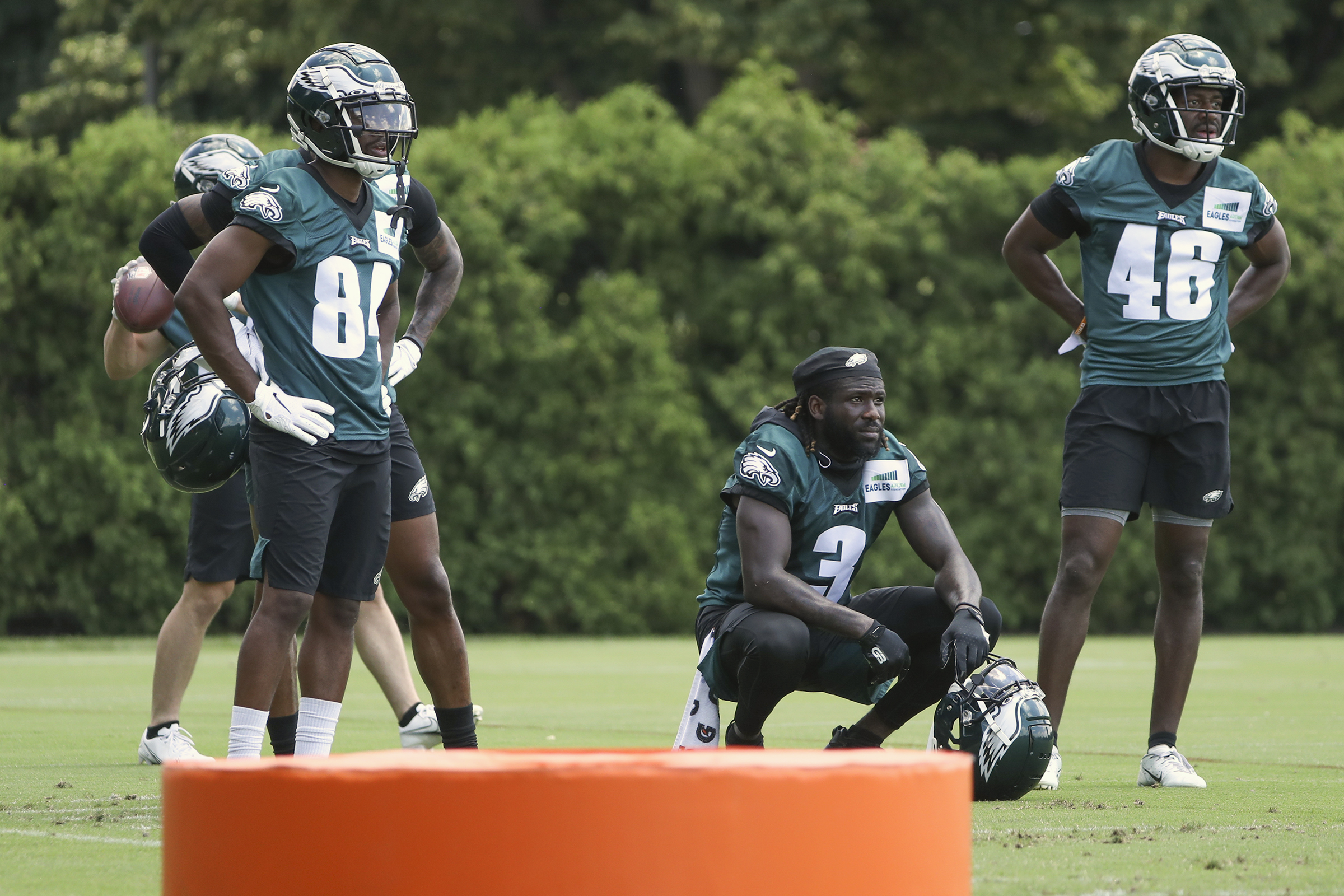 Eagles depth chart 2022: Nakobe Dean makes case for first team after strong  preseason debut 