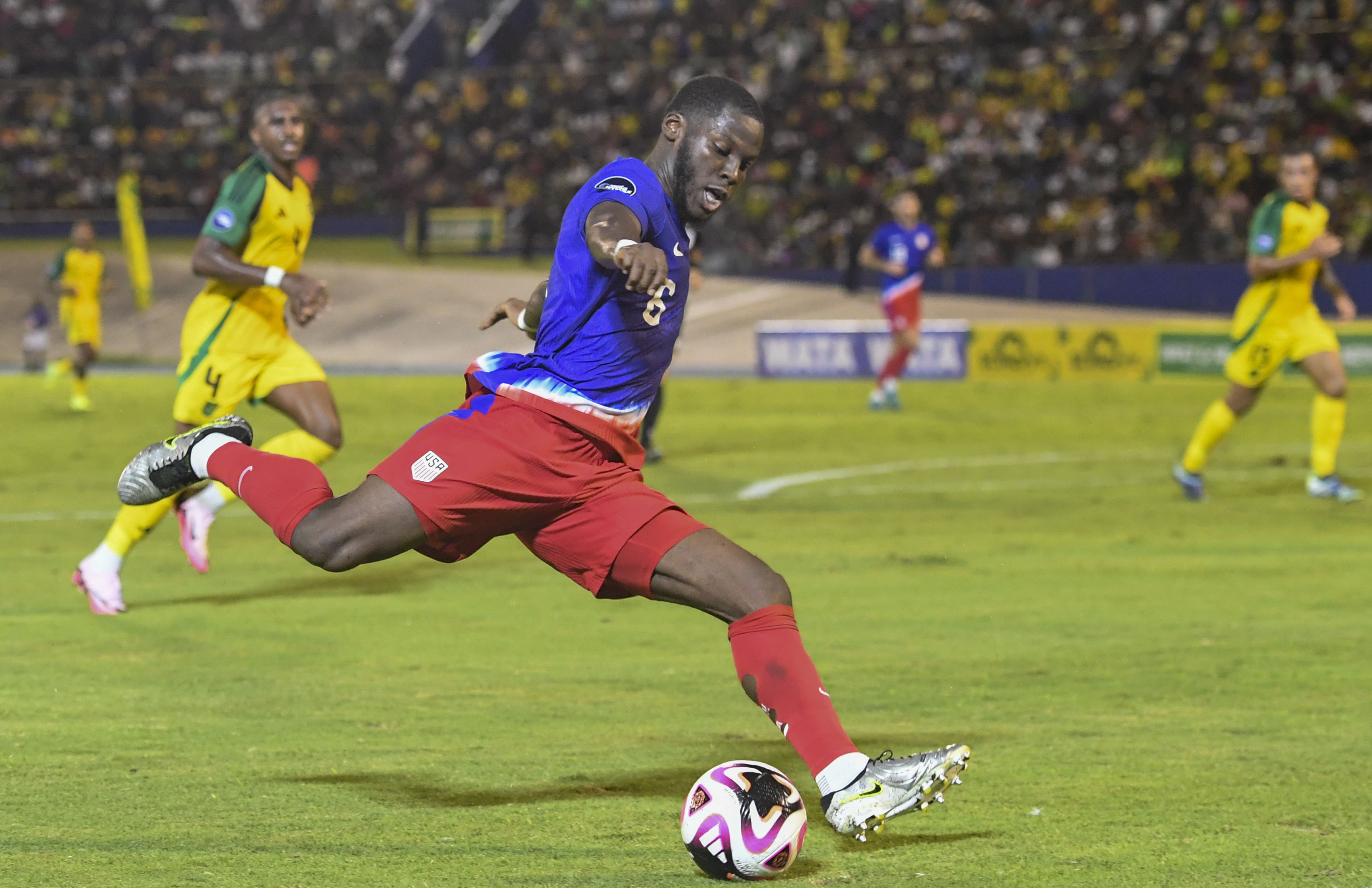 グレミオ PENALTY BICAMPEÃO MUNDIAL ジャーXL Ricardo Pepi's goal gives the USMNT a 1-0 at Jamaica in the