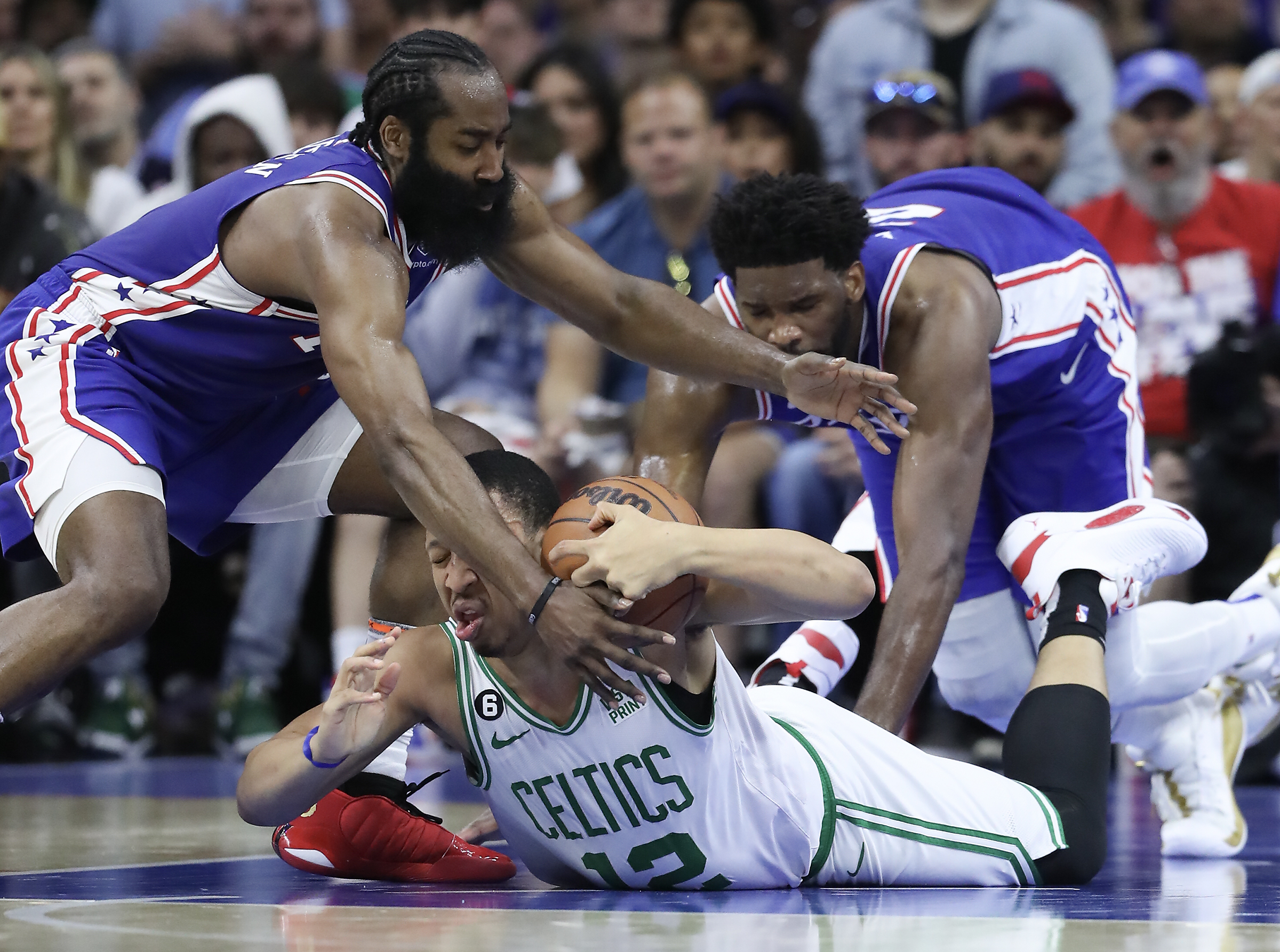 Sixers' defense clamps down in overtime of chaotic 133-122 victory
