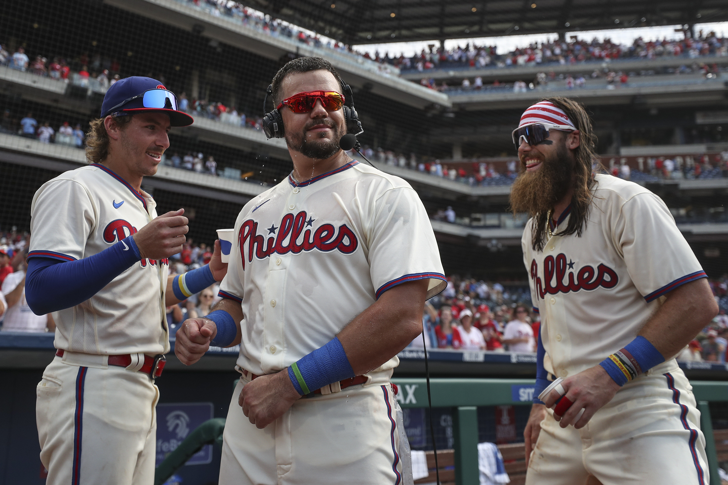 Bryce Harper lauds Kyle Schwarber's toughness as Phillies hitter