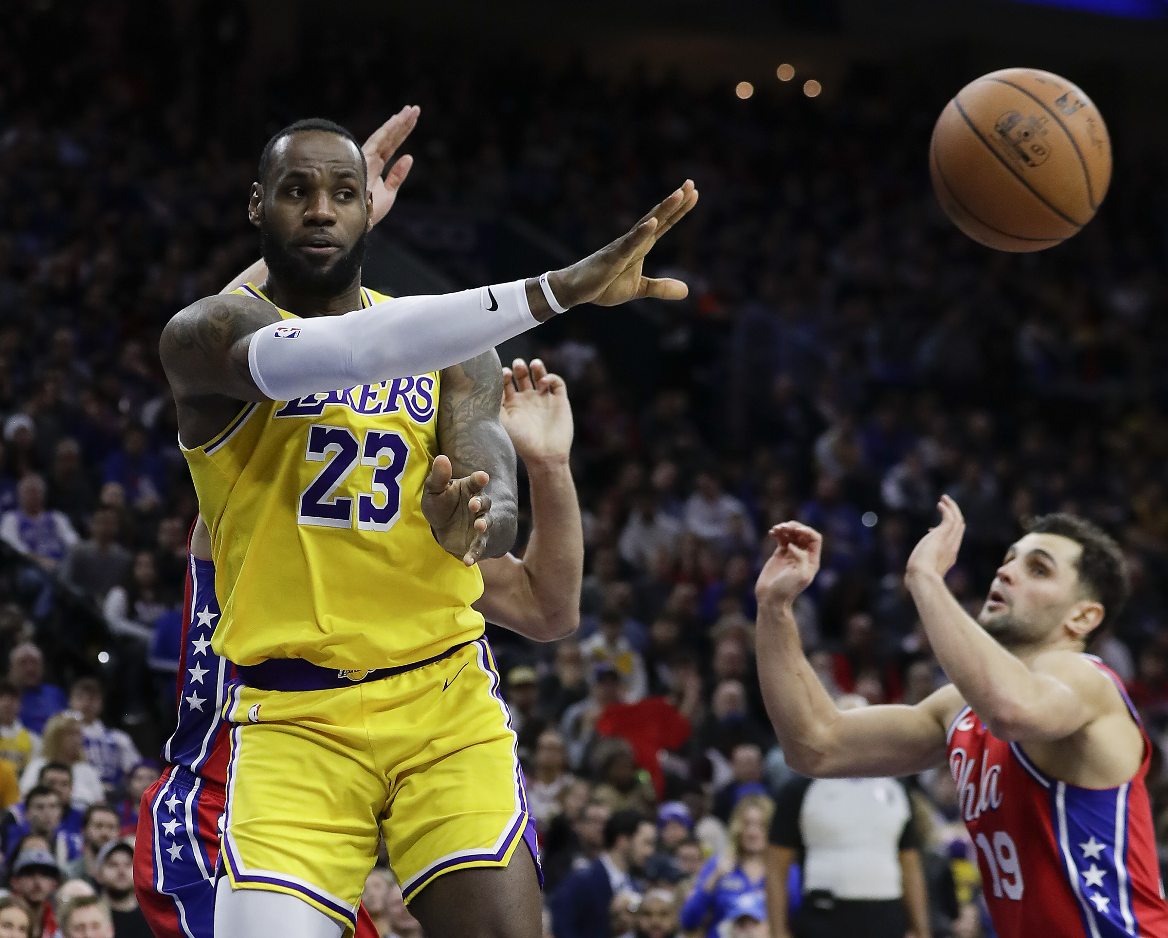 Kobe Bryant wears Eagles fandom on his sleeve after Los Angeles Lakers loss  to Sixers (PHOTO) 