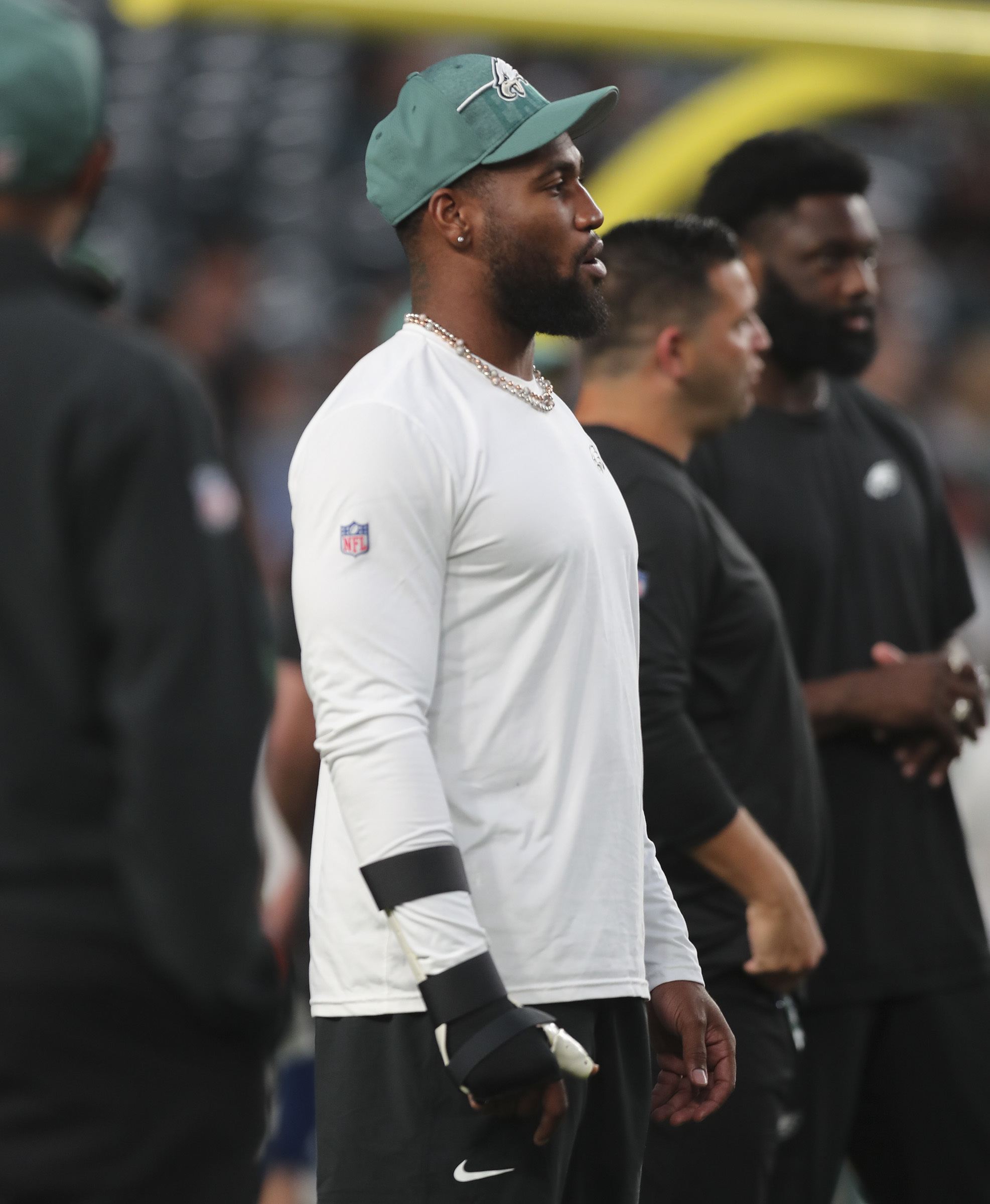 Eagles star edge rusher Haason Reddick set to go after thumb surgery last  month - The Boston Globe