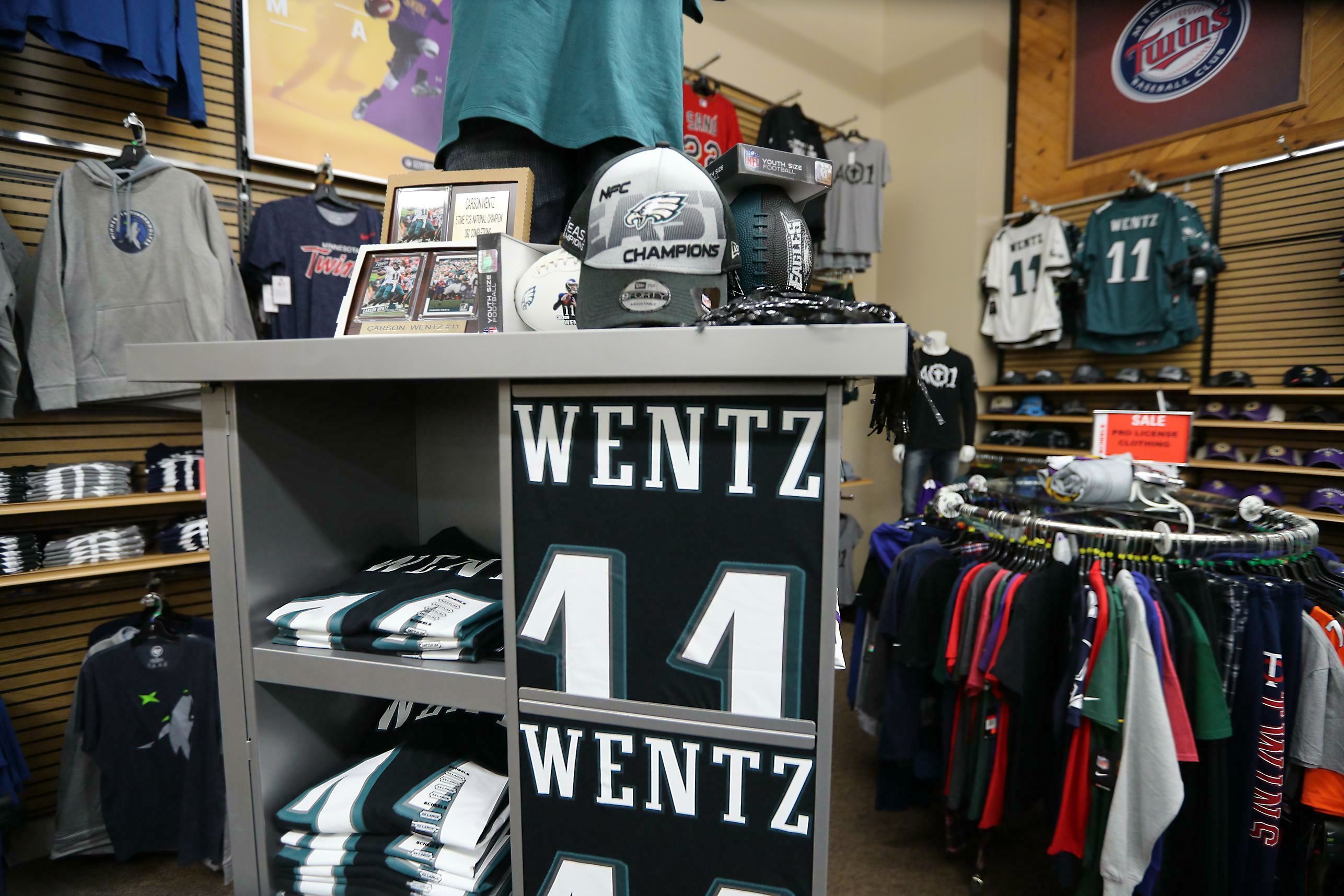 Carson Wentz Philadelphia Eagles Jerseys, Carson Wentz Memorabilia,  Apparel, Shirts, Gear