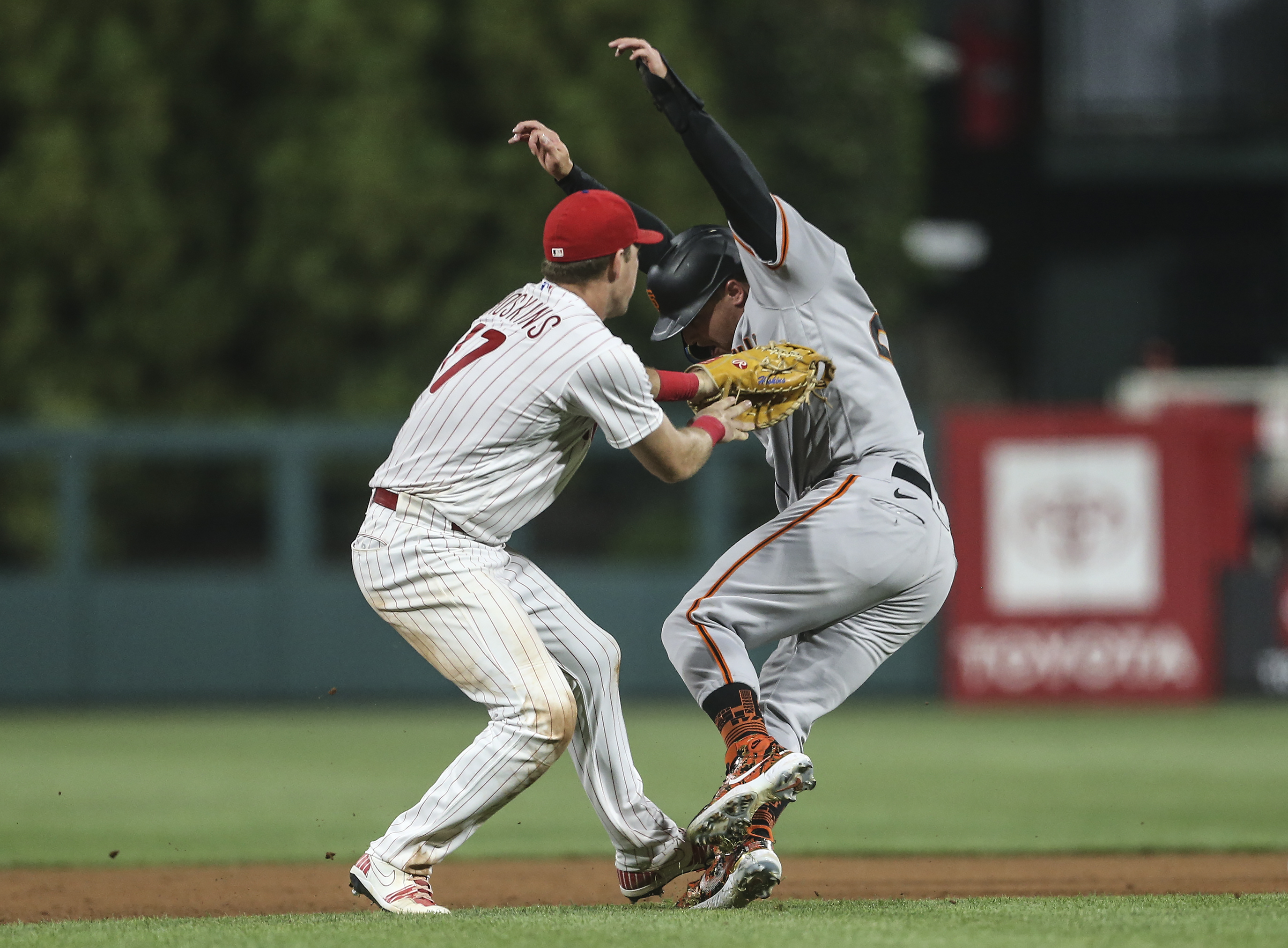 Phillies find another way to lose in 7-4, 11-inning loss to Giants; Jean  Segura breaks finger – The Morning Call