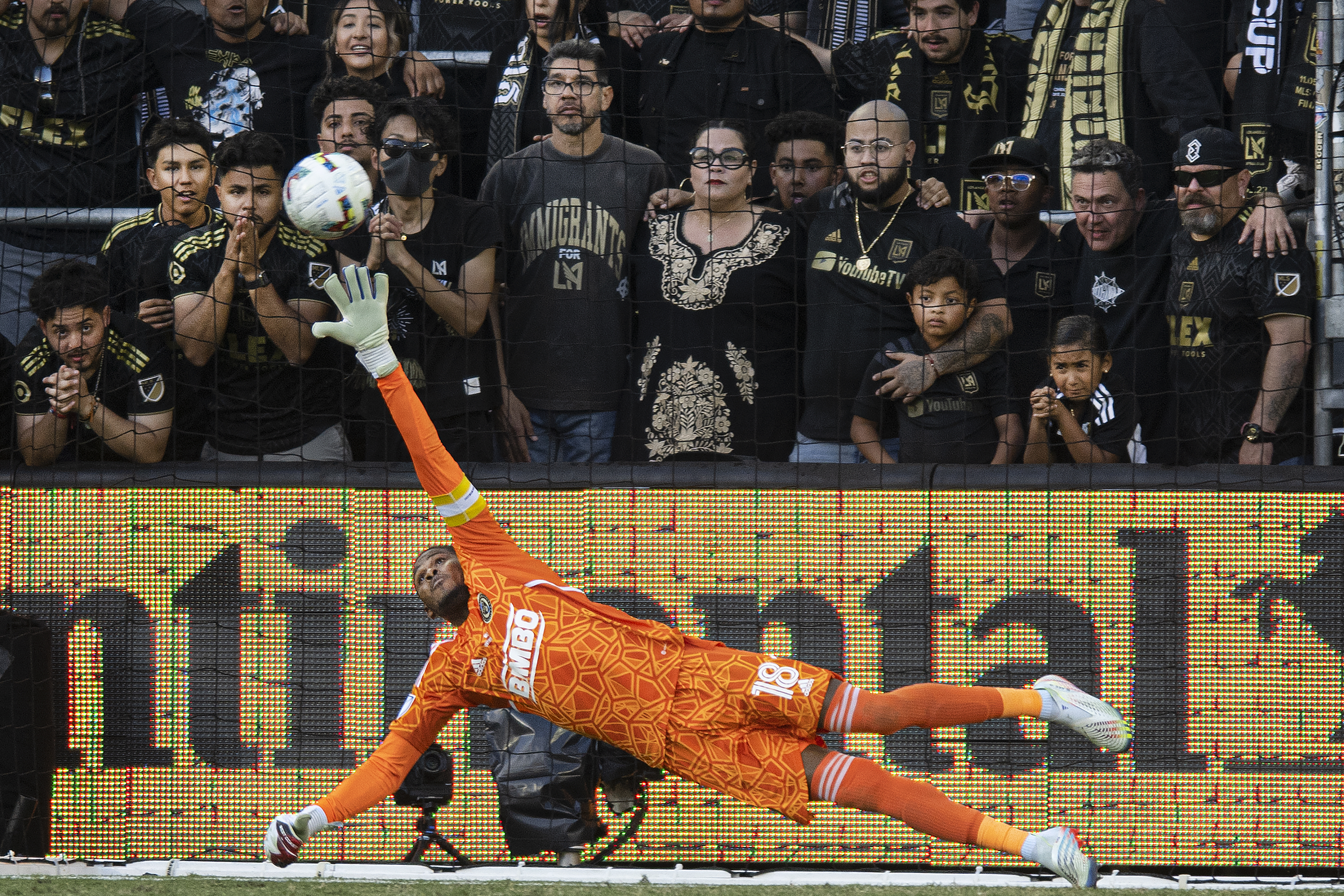 GARETH BALE SENDS MLS CUP INTO PENALTIES WITH AN