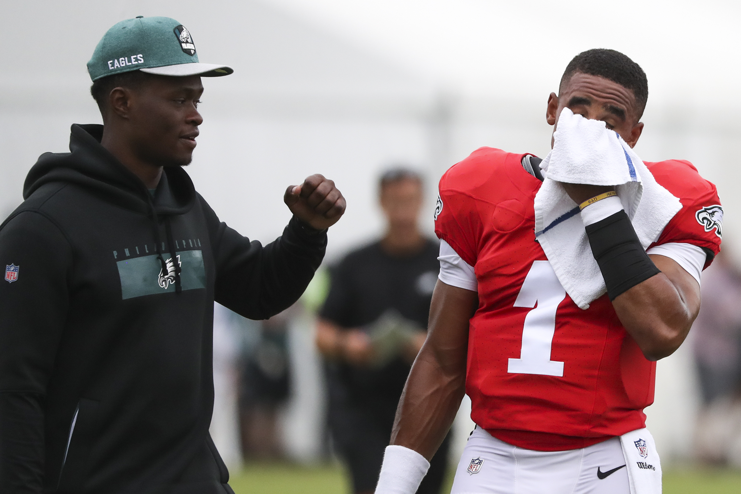 Eagles quarterback Jalen Hurts (1) wipes his face with a towel during training camp at the NovaCare Complex in South Philadelphia on Tuesday, Aug. 3, 2021.